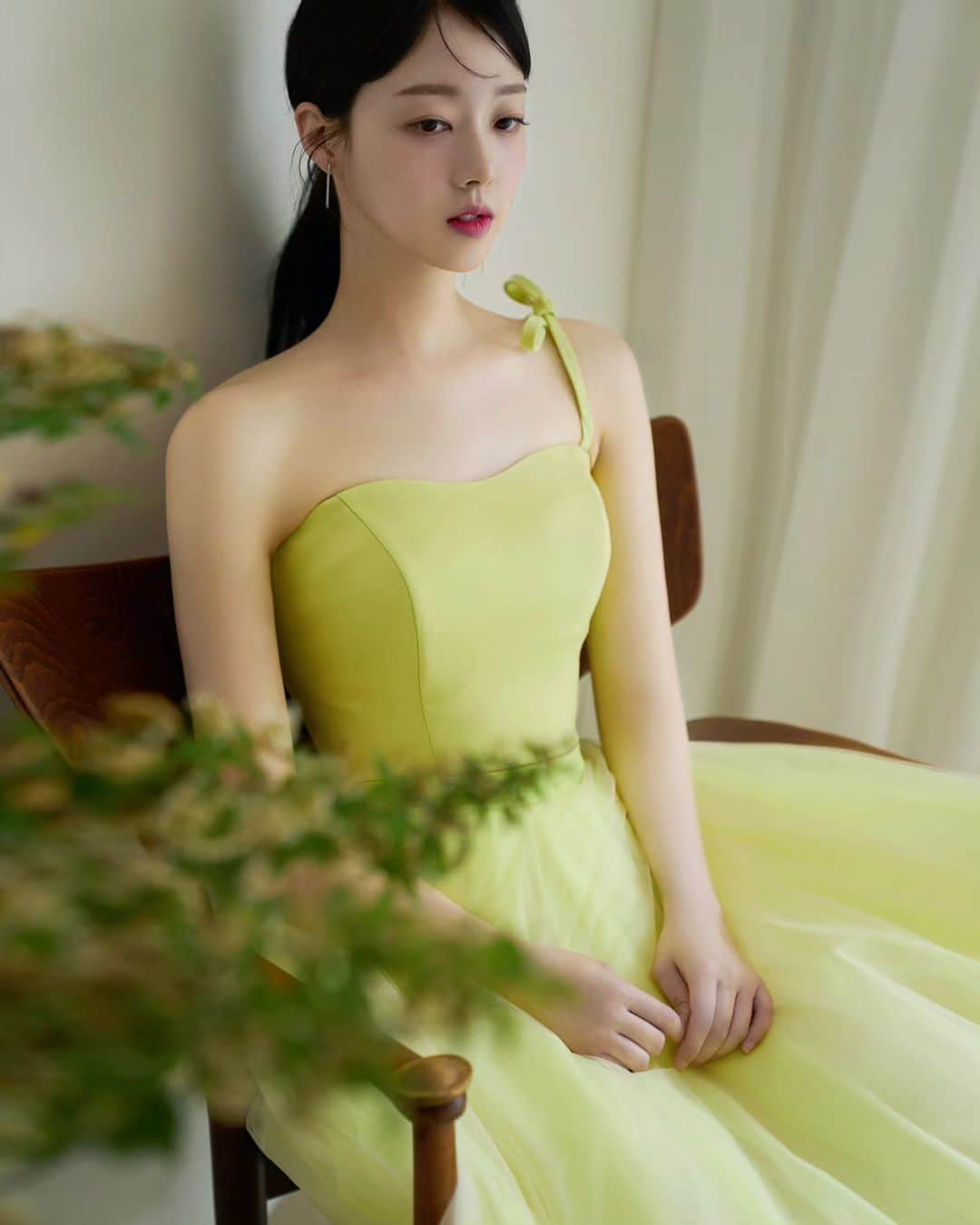 ユン・ダヨンさんのインスタグラム写真 - (ユン・ダヨンInstagram)「촬영했던 사진 완성본 나와따~🧚‍♀️ #드레스#화보」6月5日 17時36分 - _yundayeong