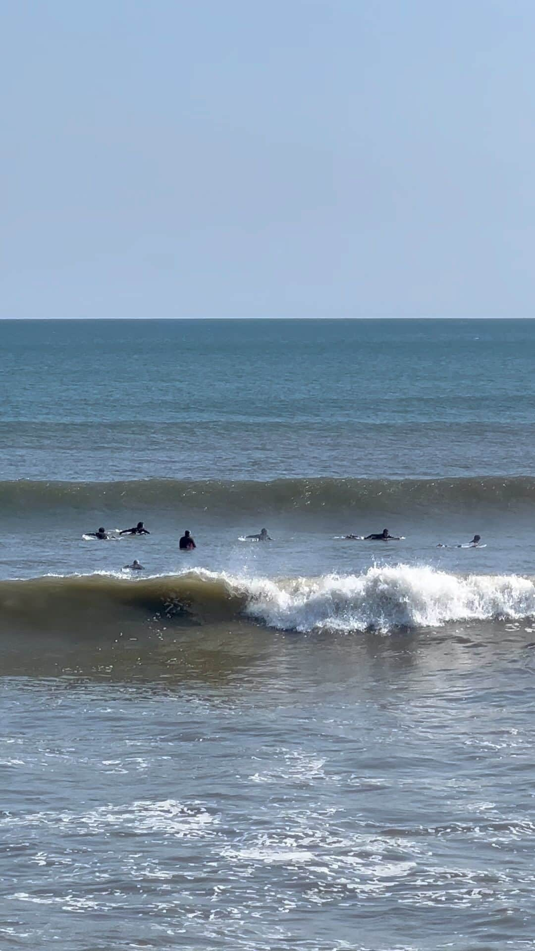 Isseki Nagaeのインスタグラム：「Fun Waves  #surfing #surfinglife #beachlife #funwaves」