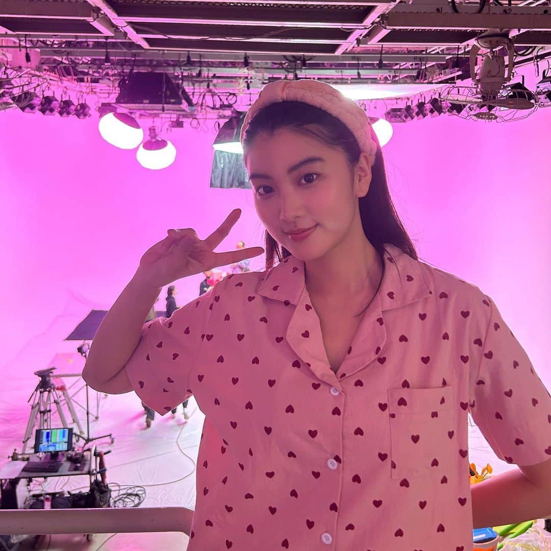 HITOMIさんのインスタグラム写真 - (HITOMIInstagram)「PLAY VIDEO STORES の広告に出演させていただきました📹🎞️ 　 PLAY VIDEO STORESは"誰でも簡単に動画販売サイトがつくれるサービス"です♡  　 衣装もカラフルでとっても可愛かった〜!!!! ☆彡 ぜひ見てみてね🕊️ #PLAYVIDEOSTORES 　  I'm thrilled to announce that I had the pleasure of appearing in an advertisement for PLAY VIDEO STORES 📹🎞️  PLAY VIDEO STORES offers a service that makes "creating your own video selling site easy for everyone"♡  The outfits were so colorful and super cute!!!! ☆彡 Do check it out 🕊️」6月5日 17時54分 - __htm.13__