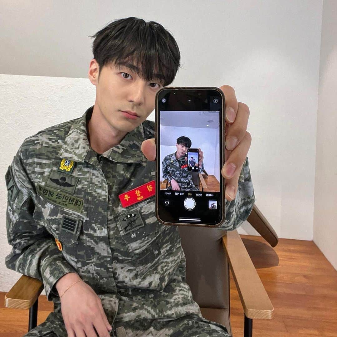 ロイ・キムのインスタグラム：「신곡 들을 준비 되셨는지 여쭤봐도 좋습니까?   "WE GO HIGH" release  2023. 06. 19  6PM」