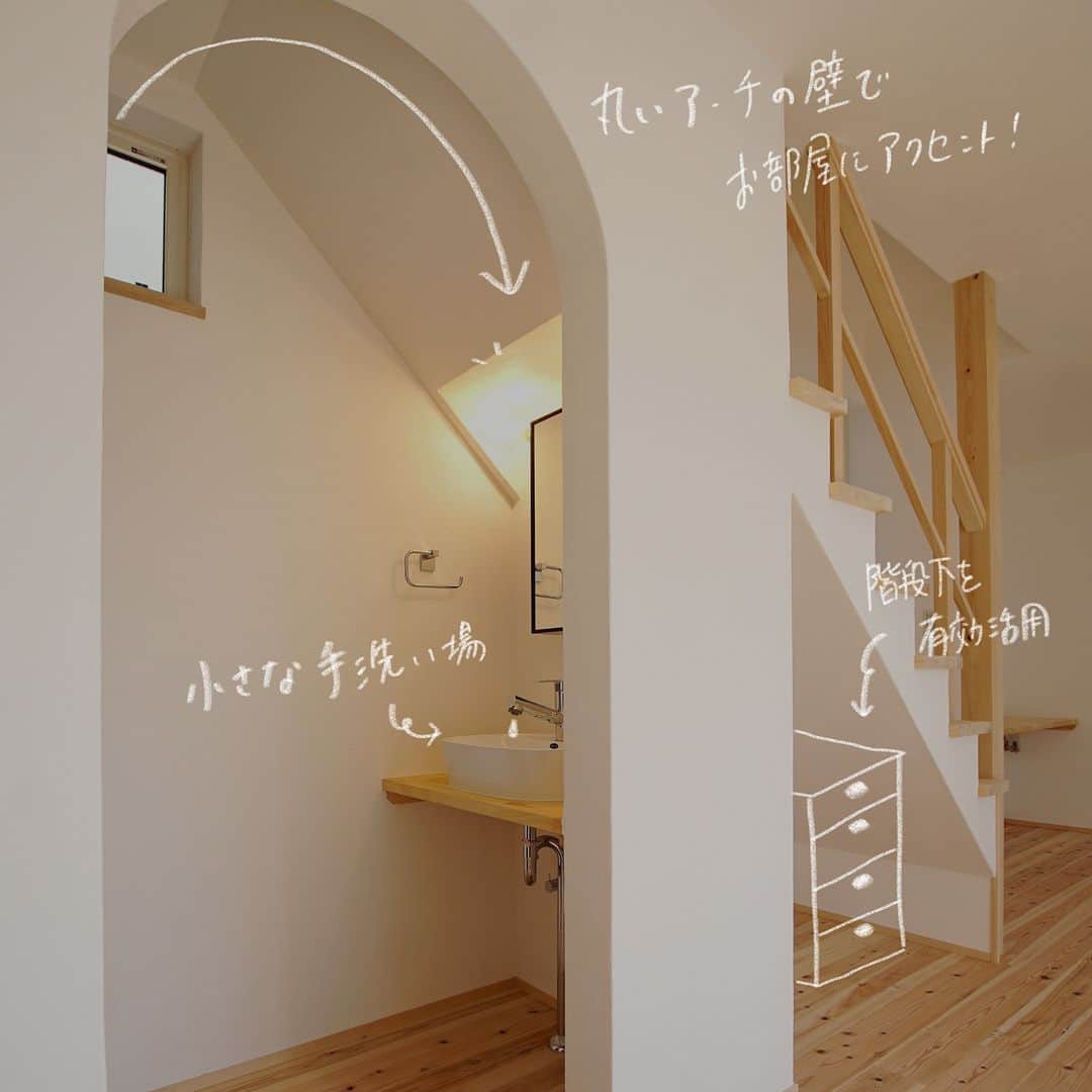 satsumahomeのインスタグラム：「空間を有効的に使ったお家🏡 ＿＿＿＿＿＿＿＿＿＿＿＿＿＿＿＿＿＿＿＿  「体に良くないものは使わない」  漆喰や無垢材などの自然素材だけを使って建てる。 体に安心・安全な無添加の家。 豊中市・箕面市を中心とした北摂エリアで注文住宅を建てる専門工務店です。 ＿＿＿＿＿＿＿＿＿＿＿＿＿＿＿＿＿＿＿＿ さつまのリフォーム ▷@picnicstudio_osaka さつまの不動産　 ▷@sh.fudousan さつまのLINE ▷@sh.lineinfo  #さつまホーム #無添加住宅 #漆喰  #マイホーム記録 #注文住宅 #家づくり #施工事例 #いえすたぐらむ #おうち時間を楽しむ #ルームツアー #後悔しない家づくり #工務店だからつくれる家 #こだわりの家 #高気密高断熱 #設計事務所 #HEAT20 #自然素材の家 #デザイン住宅 #シックハウス対策 #スケルトン階段 #アーチ壁 #家づくり計画」