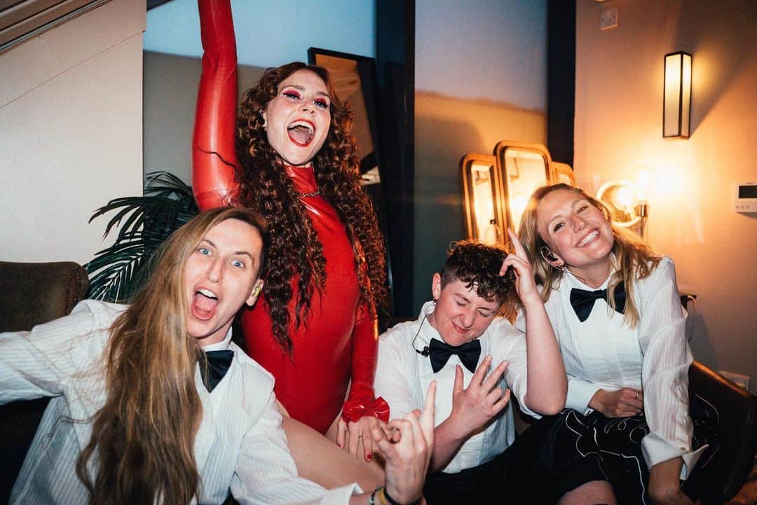 のインスタグラム：「Please enjoy these photos of us at PROM (omeara) the other night. Boom (they/them) to my left about to Shhh someone for the first time in their life during Lullaby for an insomniac, Me (she/her) in latex about to sweat my tits off all over the front row soz about that, Maxie (they/he) on my right about to smash the shit out of Girl Talk for the first time ever & Emma (she/her & merr to us) on the end right smiling cause she knows she’s gonna close the show with comforting tea mime. We had no idea what was coming but we knew it would be epic & most importantly “for family”. Last pics are a then & now recreation from 2013 feat Krissy boo our sweetest tech boi of the Girl Talk era! #forfamily  #nothingisimpossible #creams  #krissyboo photos @dorapaphides hair & make up @evanhuang.33」