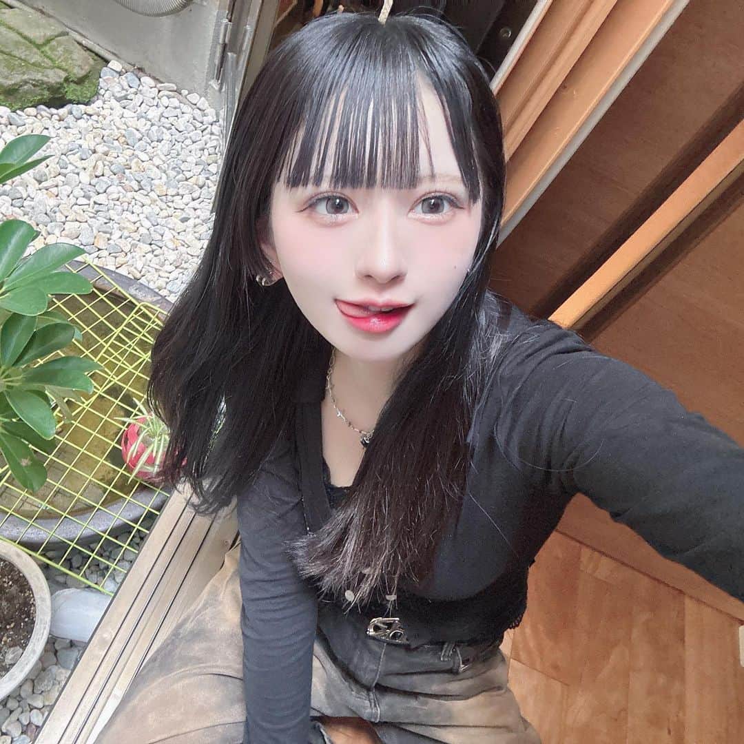 狐波ろんのインスタグラム：「おばあちゃんちの中庭すきーーー」