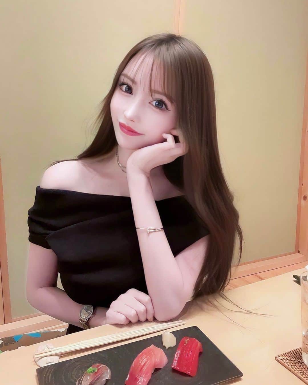 えりなのインスタグラム：「. マグロいちばん好き🍣❤️」