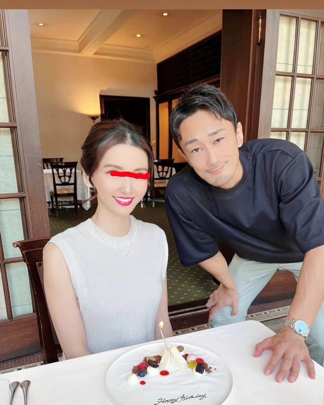 梅野源治のインスタグラム：「🎂お誕生日  前祝い🎂 39歳おめでとうございます🎉  ランチ〜ショッピング〜カフェ〜etc🥹 夏用のバックを購入させていただきました  誰か助けてください #妻梅の前では所詮ベビ梅」