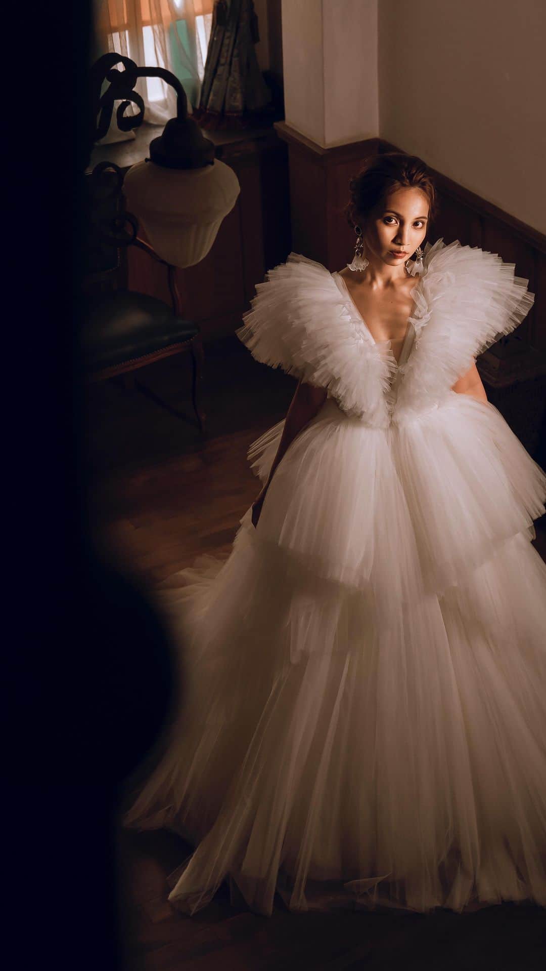 のインスタグラム：「@culwa_bridals 撮影データ📸  動画にしたらちょっと色合いが変わってしまって😭もっと素敵なので是非アカウント @culwa_bridals チェックしてみてね💍  #ウェディングフォト #フォトウェディング #ウェディングドレス #ウェディングヘア #ウェディングフォト撮影 #撮影データ #撮影の裏側 #culwabridals」
