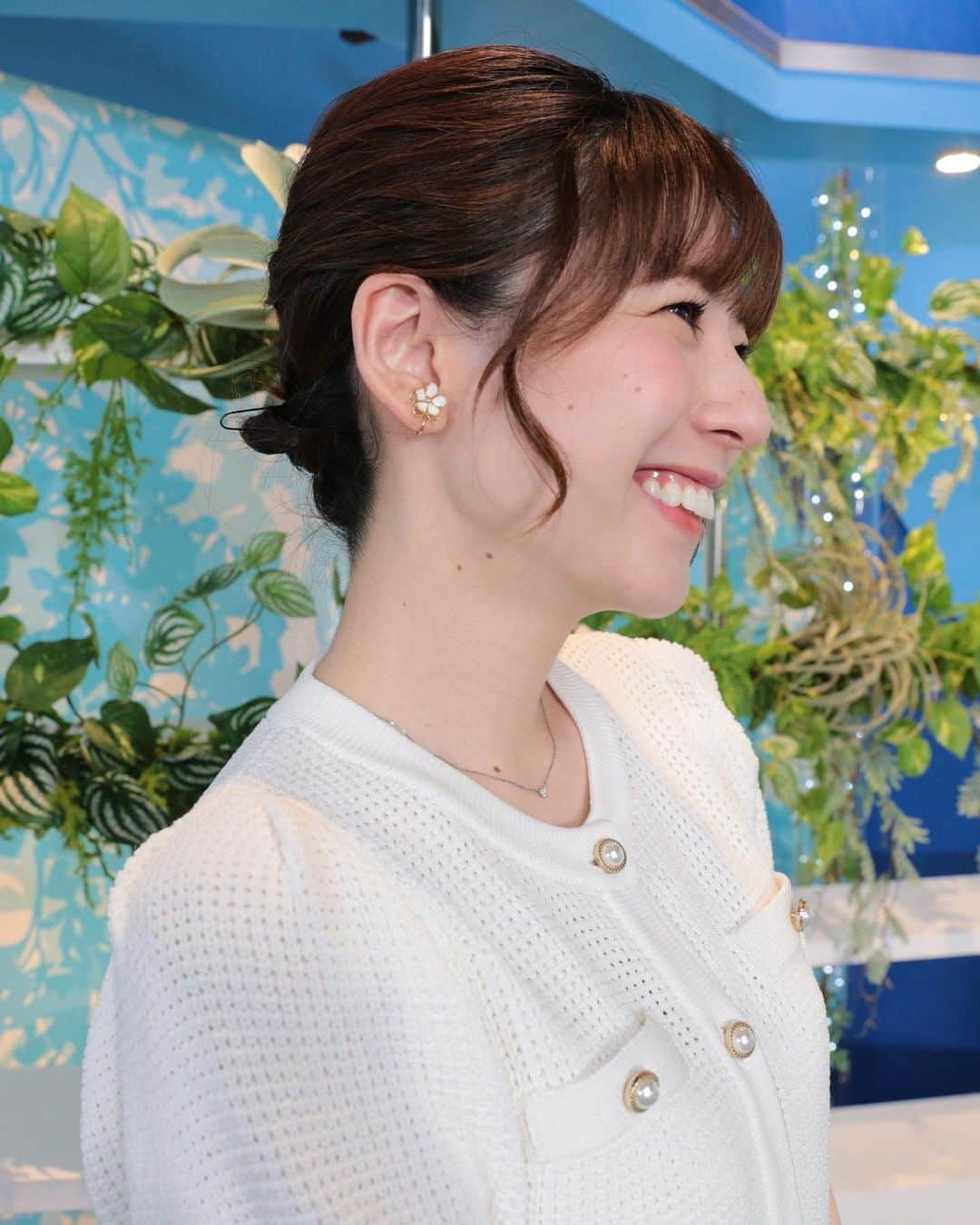 高山奈々さんのインスタグラム写真 - (高山奈々Instagram)「. 6月2日（金）アフタヌーン🐕 衣装協力👗  ●tops:MISCH MASCHさん @mischmasch_official  ●skirt:mysty womanさん @mystywoman_com  ●earring:OSEWAYAさん @osewaya_official  大好きな雰囲気のお洋服でした☺️ 素敵な衣装、スタイリングをありがとうございました💕  #ウェザーニュースlive  #ウェザーニュースキャスター #キャスター衣装 #衣装協力 #衣装提供」6月5日 18時45分 - chan_nana617