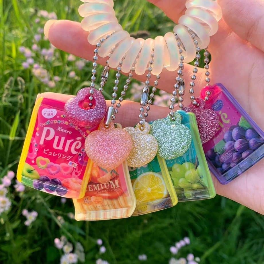 4meee!さんのインスタグラム写真 - (4meee!Instagram)「【今大人がどハマリ中✨懐かしお菓子ガチャ】  たべっ子どうぶつ、さくらんぼ餅に笛ラムネ リプトンにブタメン、クッピーラムネ‥ ‥  アラサーのあなたなら必ず食べたことがある あのお菓子たちがいまミニチュアになっているんです🍪  つい集めたくなるかわいさをぜひ体験して！  photo by💌 @mo_no_gacha @gacha2daisuki @morio_gacha @oja_gacha @minit_s76 @kiki__36 @_naonao_stagram @gachami_23  ……about 4MEEE…… アラサー女性のためのWEBマガジン。 HAPPYのヒントが見つかる記事を毎日配信中！ プロフィールのリンクからぜひ、チェックしてみてください❤︎  #4MEEE #フォーミー#ガチャ#ガチャガチャ#トイカプセル#カプセルトイ#お菓子ガチャ、#レトロガチャ#ガチャ詰めポーチ #ガチャガチャ収納 #ガチャガチャの森 #アラサー女子 #アラサー女子の休日 #ガチャガチャが好き #ガチャガチャお菓子#ミニチュア#ミニチュア雑貨#ミニチュアのある生活#ミニチュアガチャガチャ」6月5日 18時46分 - 4meee_com