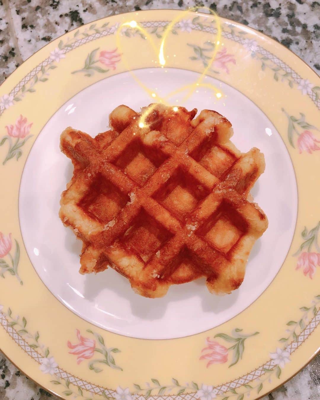 天野里咲のインスタグラム：「#waffles #waffle #tiffany」