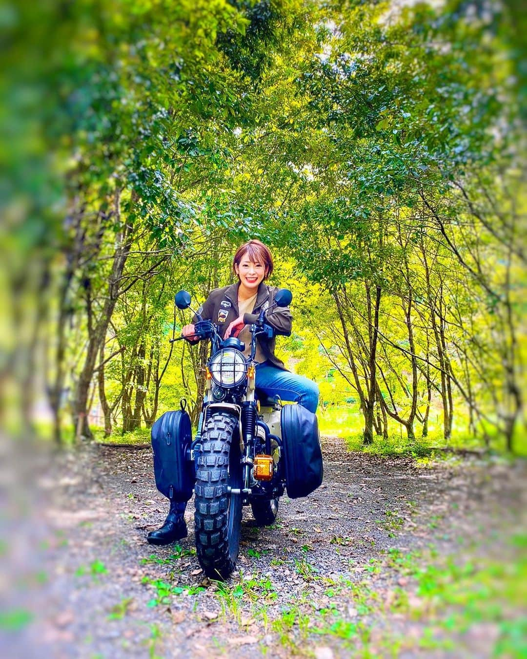 りほさんのインスタグラム写真 - (りほInstagram)「今週末の日曜は福島でバイクだよー！❤️😆  冬はポスターになってる南郷スキー場☃️秘境のスキー場で雪質がめちゃくちゃいい💕今年はもうシーズンオフなので夏のスキー場でバイク遊びしちゃいます😆  来週6月11日は、福島震災後の地域の復興支援イベント！🏍️ ひめさゆりバイクミーティングに参加します✨😊  ヒルクライムにも挑戦するにょ！✨😳 どろんこ遊びのオフロード大好き❤️😆  夏は緑いっぱいトマトいっぱい！🌳🍅😆笑　 自然いっぱい食べ物も美味しい会津の南郷にバイク好きは集合だよーっ🌱😊  @nango_ski   #福島復興　#バイク　#バイク女子 #バイク好きな人と繋がりたい #bikegirl #motorbike #南郷スキー場 #会津　#fukushima #バイクイベント　#bikelove #バイクツーリング #ヒルクライム　#hillclimb #motorbike #アウトドア　#outdoor #outdoorlife #outdoorgirls #バイクライフ #バイク乗りと繋がりたい #outdoorwomen #ひめさゆり #キャンプ　#キャンプ女子　#camplife #offroad #オフロード #バイク好き　#rider #バイクのある生活」6月5日 18時57分 - ri1ho