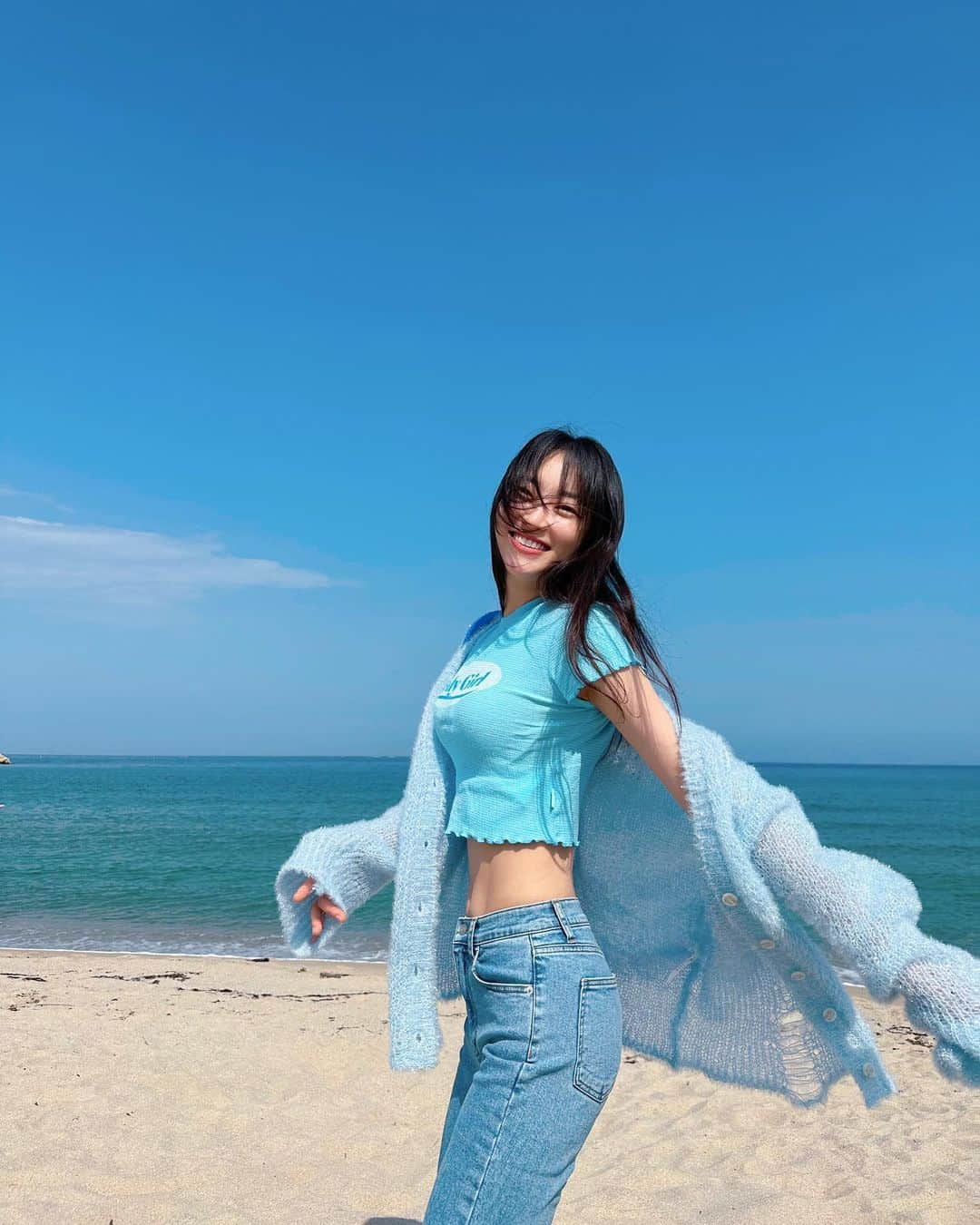 jiesuuのインスタグラム：「나도 바다 들어갈래 🐬💙  #instantfunk」