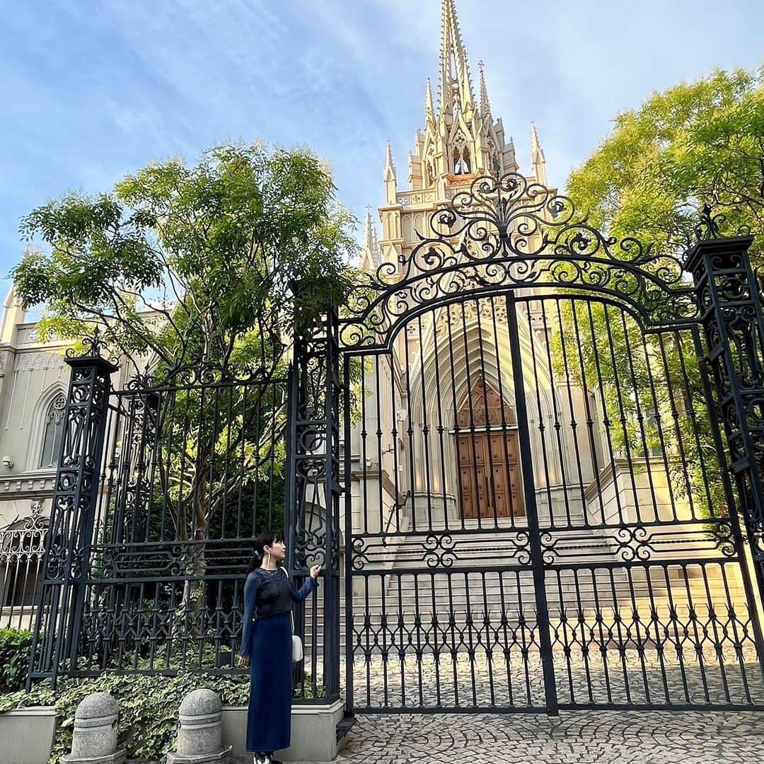 石川智晶のインスタグラム：「⛪️🩵  #instagram #instadaily #instalike #instagood #instamood #モノトーンコーデ #コーディネート #ootd #ootdfashion #fashion #fashionista #fashionstyle」