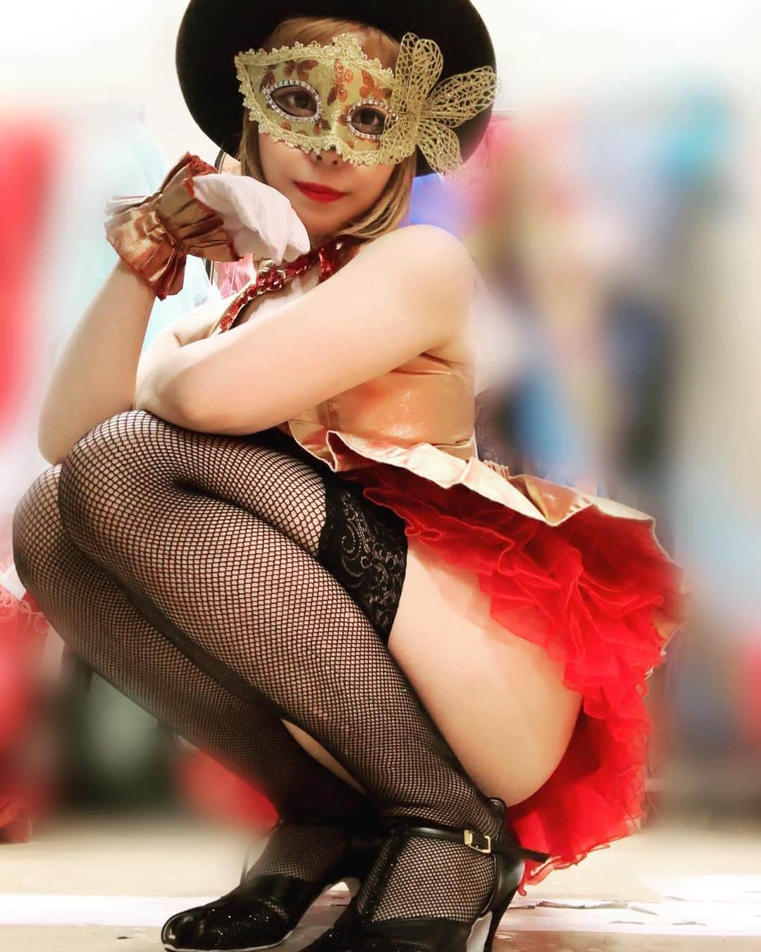 藤川菜緒のインスタグラム：「あなたのハートを盗みに行きます🎩❤️  #lupin #川崎ロック座　#ロック座　#踊り子　#ストリップ劇場　#レッド　#川崎　#ステージ　#オマージュ　#仮面コスプレ　#sexy #japanesegirl」