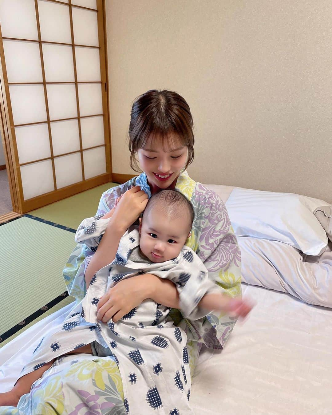  如月 みうさんのインスタグラム写真 - ( 如月 みうInstagram)「一水くん初めての外泊👘✨ 夕食まではいい調子だったんだけど、 夜寝なくてパパママ大変だったよ🥹💕」6月5日 19時02分 - miu_k123