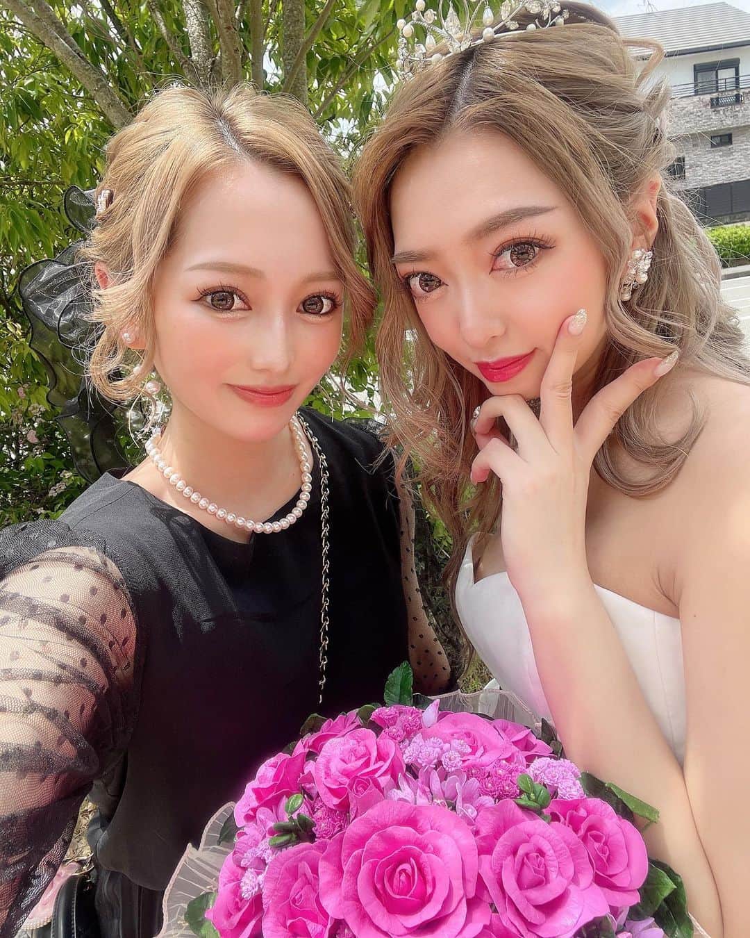 SUZUのインスタグラム：「💍  どの写真もお気に入りすぎて 選べへんから全部載せる♡♡  長い付き合いやけど、今までで 一番綺麗で可愛かったなぁ👰🏼‍♀️✨ 素敵な１日をありがとう💍  #結婚式#披露宴#結婚式コーデ  #お呼ばれ#お呼ばれヘア #お呼ばれコーデ #お呼ばれドレス」