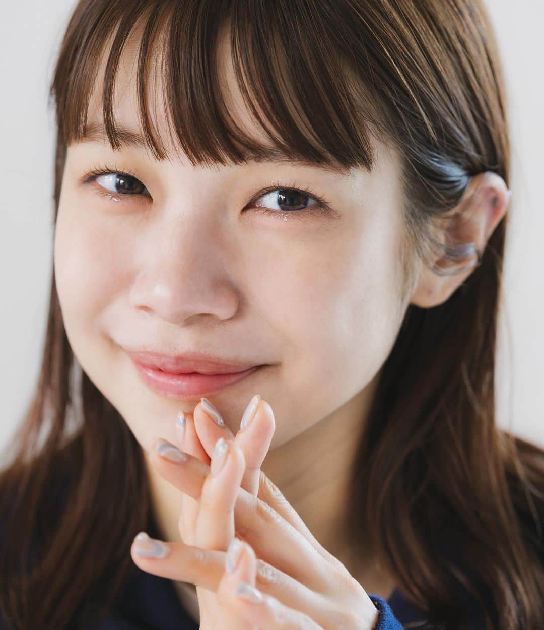 merのインスタグラム：「＼6月のビューティ特集／ 夏のスイッチ&最新メイク  今回は、merモデル・宮崎葉ちゃん の最新メイクをお届け💫  くすみ知らずなクリアなお肌を目指したい人必見𖠶𖠶💓  アイテムとメイクの詳細は、merwebでチェックしてくださいね！」