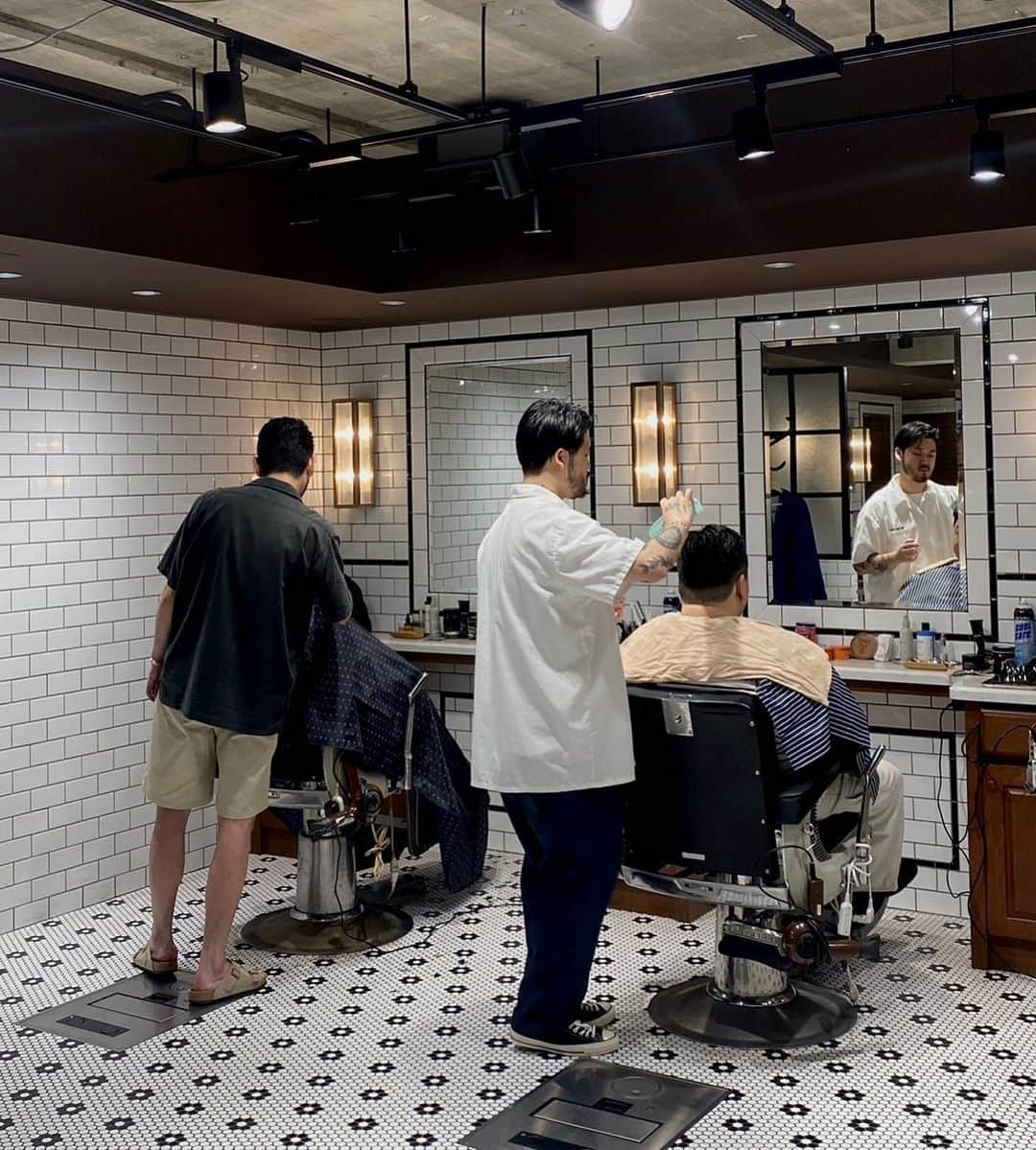 フリーマンズスポーティングクラブさんのインスタグラム写真 - (フリーマンズスポーティングクラブInstagram)「. FSC - FUTAKOTAMAGAWA BARBER💈  @yosukekozai  @__minorroll   #freemanssportingclub  #fscbarber #barbershop #barber #mensgrooming」6月5日 19時23分 - freemanssportingclub_jp