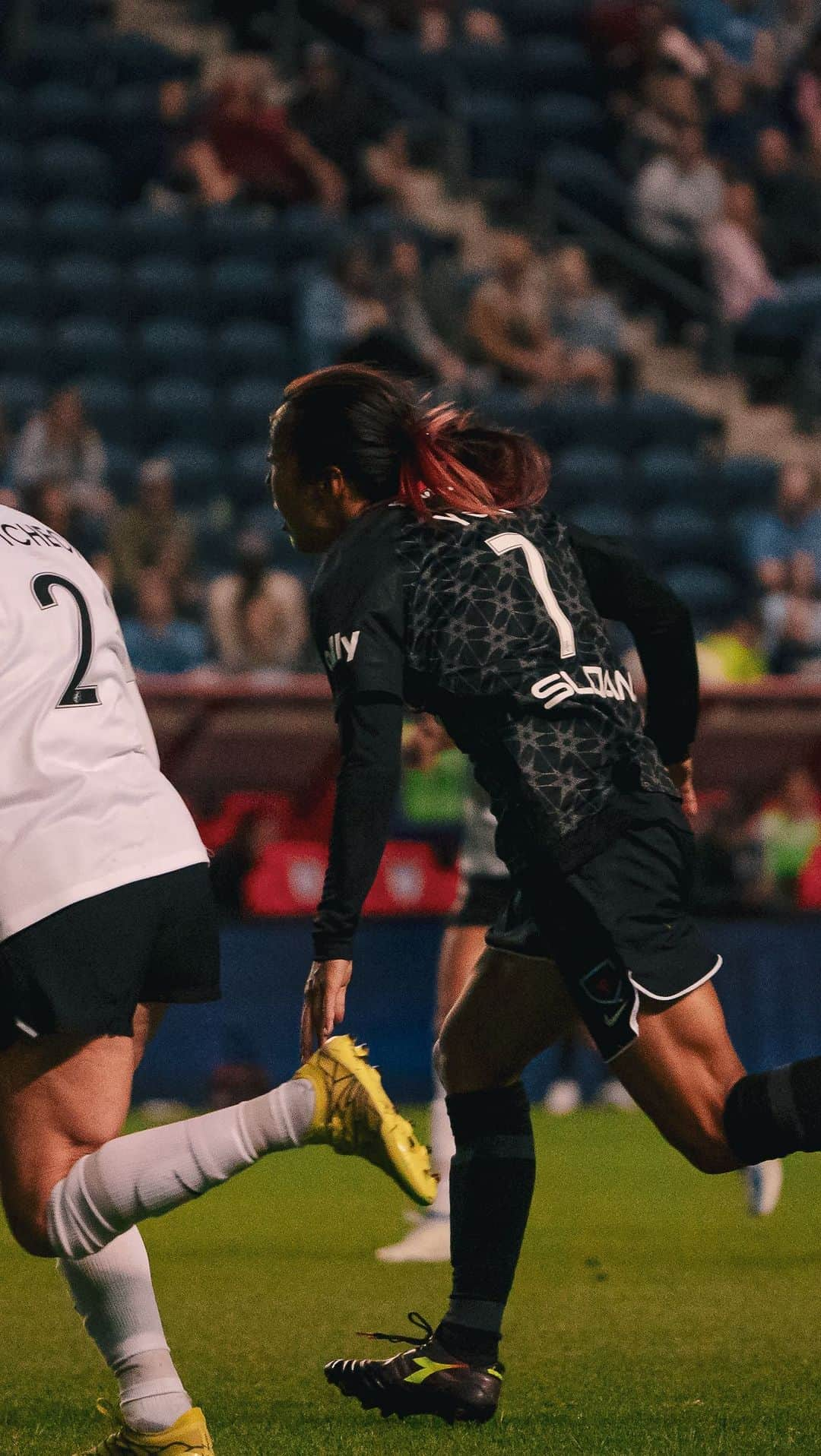 大儀見優季のインスタグラム：「ボールを少し浮かすだけ🔥 #永里優季 #yukinagasato #playunstoppable  #nwsl #chistars #soccerindividualtraining  #n14中西メソッド」