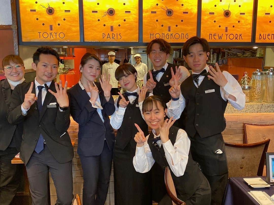 東京タワーの麓の結婚式さんのインスタグラム写真 - (東京タワーの麓の結婚式Instagram)「🗼 今日はリニューアル前最後の集会でした！😌✨ お引越し作業がありラフなスタイルで失礼します🙇‍♀️  The Place of Tokyoは本日から リニューアルオープンに向けて 一時閉館となります🗼  今日は仲間と集い リニューアルオープン期間の過ごし方や 目標などを話し合いました！  リニューアルオープン後は より心地よくお過ごしいただけるよう 最新のデザインとおもてなしの付帯設備を取り入れ 新しいウエディングやお祝い場としての 価値を追い求めていきます🗼✨  スタッフ一同この期間にさらに学びを深め よりパワーアップし皆様をお迎えできるよう 精一杯努めてまいります！✨  これからもおふたりの大切な結婚式を 感動と祝福に満ち溢れた 永遠に忘れることのない1日となりますように 新たな施設とスタッフひとりひとりの 心のこもったおもてなしで 『おふたりの永遠の場所』をご提供し続けます！  皆様、リニューアルオープンを 楽しみにお待ちください！！😌  なお、リニューアル期間中の式場ご案内 お打ち合わせは会場から程近いリニューアル準備室で行います 詳しくはお問い合わせください✨  ■リニューアル日程 閉館日：2023年6月5日(月) リニューアル工事期間： 2023年6月5日(月)～2023年９月８日(金)予定 リニューアル開館日： 2023年9月9日(土) ※併設レストランTERRACE DINING TANGOも同様  ■リニューアル準備室 ◇住所：東京都港区芝公園3-5-12　長谷川グリーンビル3F ◇見学予約専用：03-5733-6788 　※WEB見学予約はWEBから承っております！ ◇営業時間： 平日 13：00～19：00／土日祝 9：00～19：00(火曜休)」6月5日 19時25分 - theplaceoftokyo