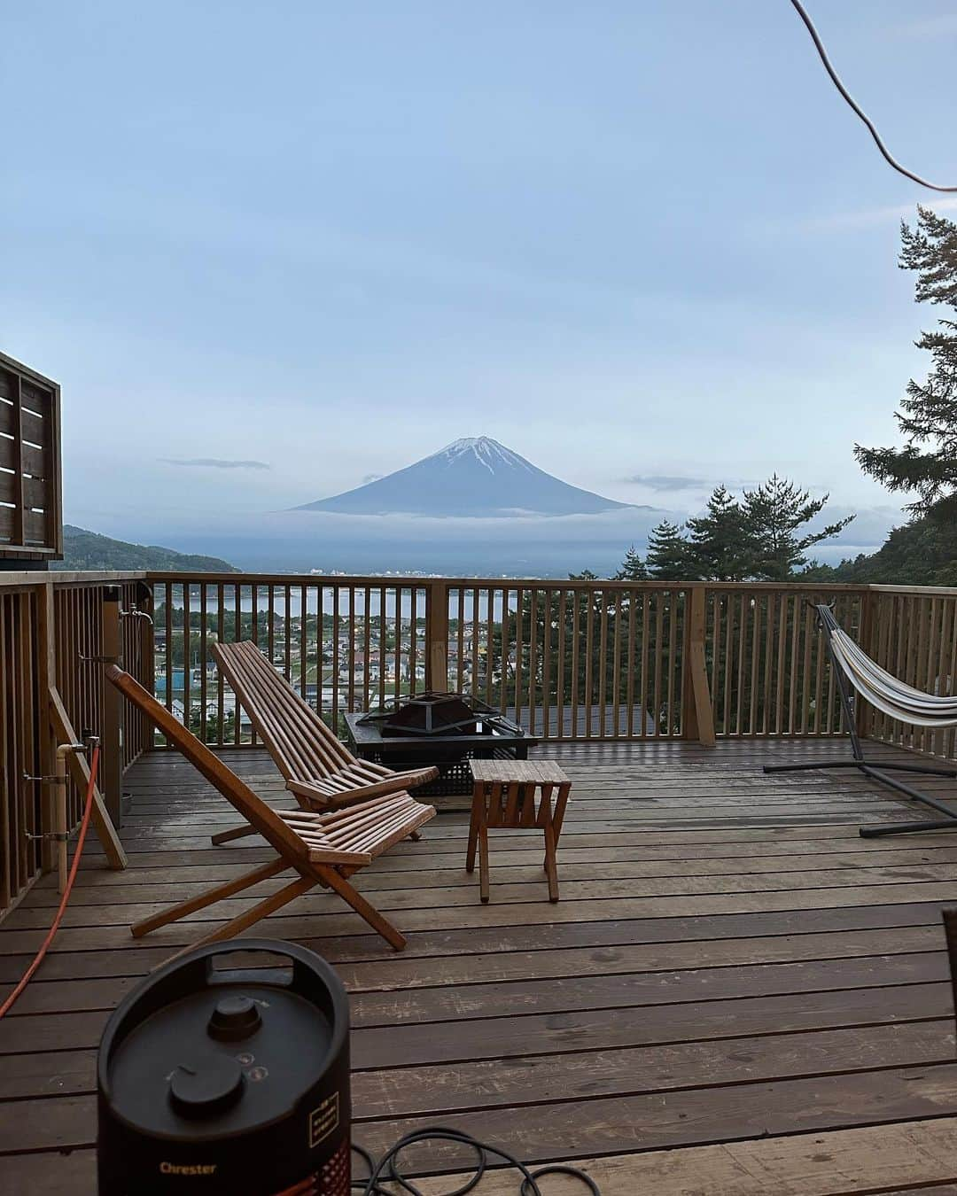 あおい夏海さんのインスタグラム写真 - (あおい夏海Instagram)「先日山梨県の河口湖付近にある グランピングテラス【嶺の華】 @minenohana で女子会グランピングしてきたよー🧡 サウナもあって、ワンチャンもOK👌‼🐕️  ちょうどこの日夕方くらいから 富士山がキレイに見えてラッキー😍✨✨  とにかく自然がいっぱいで、 目の前に富士山が見えて 景色が最高でした😍‼️ ドームのお部屋も広くて綺麗で可愛くて💕  終始テンション上がって みんなでワイワイ騒いでました😍✨  夜はテラスでBBQ🍖❤️ 続く⭐️⭐️  #グランピング  #グランピングテラス #嶺の華  #富士山が見える場所  #河口湖  #キャンプ #サウナ付きグランピング  #サウナ #グランピング女子会  #グランピングリゾート」6月5日 19時30分 - natsumi.aoi