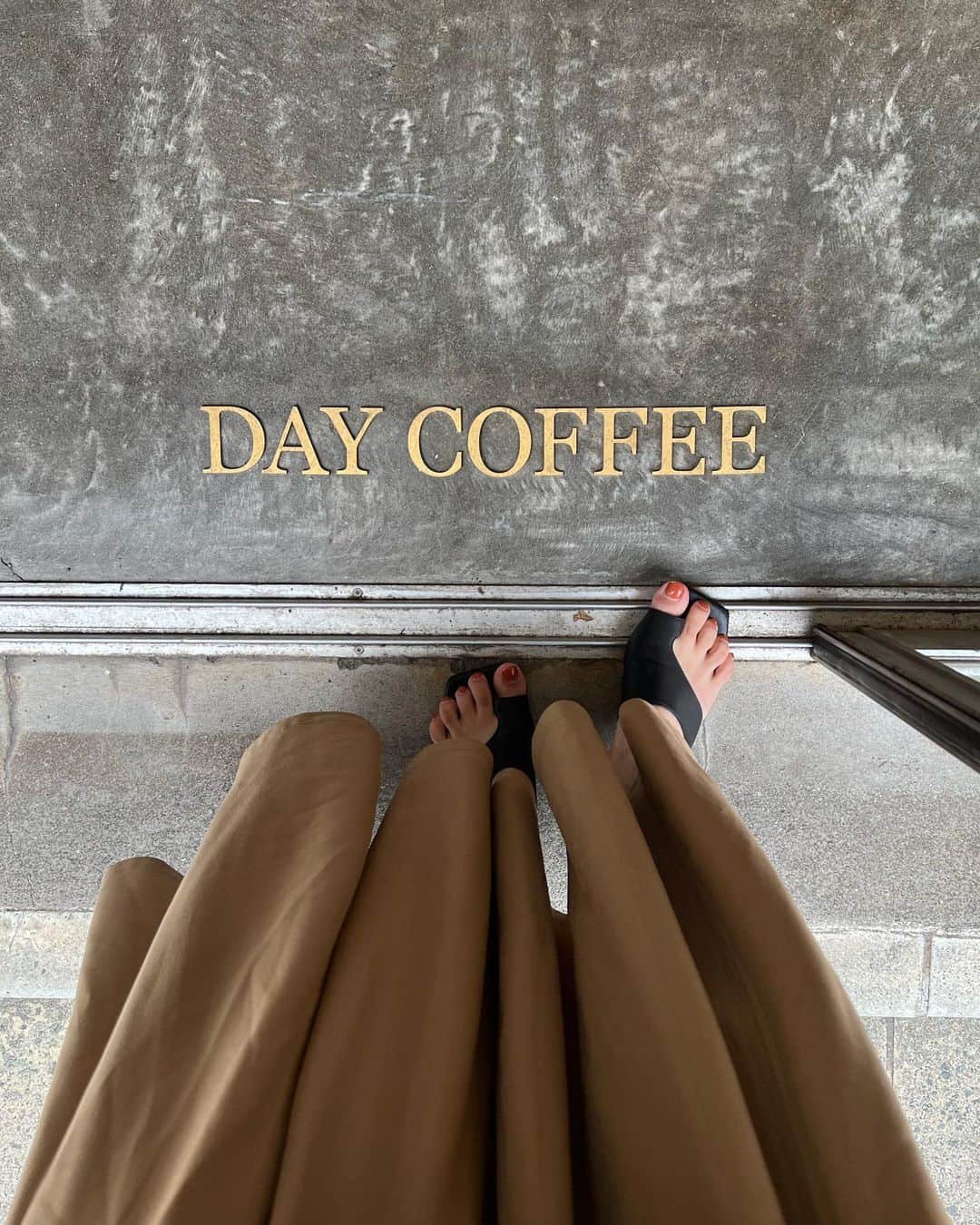 榊本麻衣さんのインスタグラム写真 - (榊本麻衣Instagram)「DAY COFFEE 📍東京都品川区西五反田4丁目4-23 𖤐  @daycoffee_tokyo  𖤐 ⁡ ⁡ 私が頼んだのは ✔ホットココア ￥600 ⁡ 店内はオシャレだしメニューも豊富✨✨ ⁡ ゆったりしてて落ち着く空間だったから またのんびり過ごしたい時に来たいなぁ🧁🤍 ⁡ ⁡ #不動前 #不動前カフェ #カフェ #カフェ巡り #東京カフェ #おしゃれカフェ #美味しい #笑顔 #都内カフェ巡り #都内カフェ #カフェTime #カフェタイム #ランチ #ランチタイム  #目黒 #目黒カフェ  #Latte #mai___food #cafe  #coffee #tea #teatime #cocoa #ココア #daycoffee」6月5日 19時33分 - maipipii