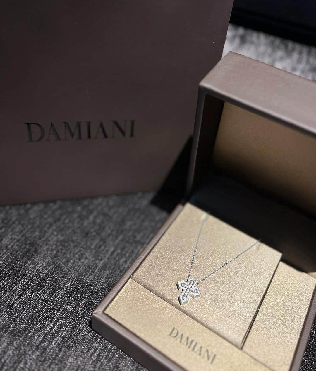 菅原里奈さんのインスタグラム写真 - (菅原里奈Instagram)「.  𝑵𝒆𝒘 𝒂𝒄𝒄𝒆𝒔𝒔𝒐𝒓𝒚 🤎  #damiani」6月5日 19時44分 - rinachi_kimono