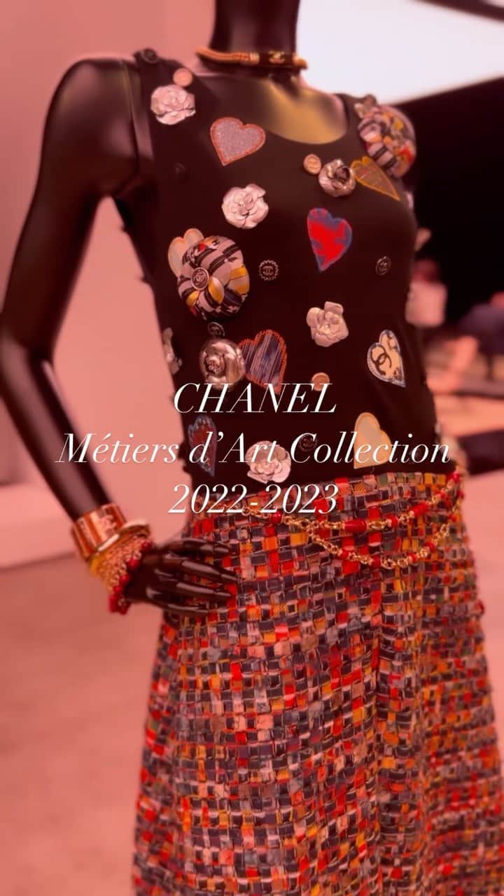 冨張愛のインスタグラム：「Chanel Métiers d’Art 2022-2023 from dakar to tokyo🇸🇳🗼  #CHANELMetiersdArt  #CHANELinTokyo #chanel #シャネル」