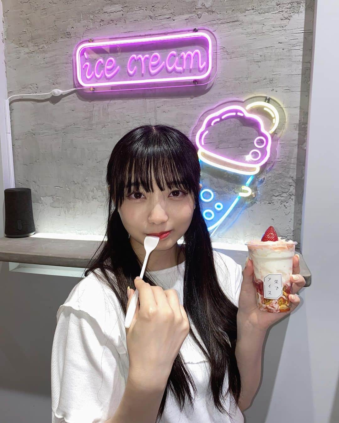 山田なる（ナルハワールド）さんのインスタグラム写真 - (山田なる（ナルハワールド）Instagram)「🍨🤍 ⁡ ⁡ 遠征先でアイス食べがち🫶 名古屋2回も食べちゃった！美味しかった💞 ⁡ #名古屋 #名古屋スイーツ」6月5日 20時06分 - naruhaw