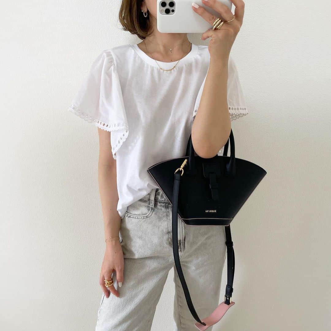 ERIさんのインスタグラム写真 - (ERIInstagram)「・ ・ 今日はH&Mで買ったTシャツに ZARAのグレーデニムでした🩶 ・ ・ 紹介するのは久々ですが#ギュギュギュ　は続けてます♪ ・ ちょっと食べ過ぎが続くとすぐ体重は増えるのですが 有難い事にウエストサイズが変わらないのは ギュギュギュで締めてるおかげ🫶🏻 ・ メッシュ加工で夏も蒸れずに履けるし 慣れてしまえば脱ぎ履きの面倒さも気にならないですよ😊 ・ ・ ・ 11(日)1:59まで開催中の楽天スーパーセールでは 最大67%off✨ ・ 「3着＋1着セット」もかなりお得に 買えるチャンスです🉐 ✓全てのセットがキャンペーン対象です ・ ・ ストーリーにリンク貼ってます 気になってた方はこの機会にチェックしてみて下さい🙋🏼‍♀️ ・ ・ ・ ・ @gyugyugyu_official  @monstella_official  ・ ・ ・ ・ #シンプルコーデ#大人カジュアル#hm#zara#エイチアンドエム#ザラ#paris64#骨盤ショーツ#骨盤ケア#pr」6月5日 19時59分 - _____m.m.7114_