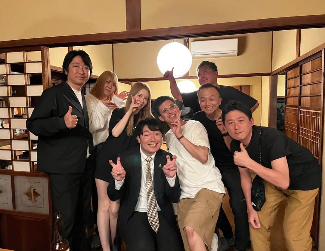 森藤恵美さんのインスタグラム写真 - (森藤恵美Instagram)「ハピモニ in小豆島 本番前日の夜ご飯でスタッフのみんなと😙  #小豆島 #ハピモニ #hapimoni #radio」6月5日 19時59分 - emi_morifuji