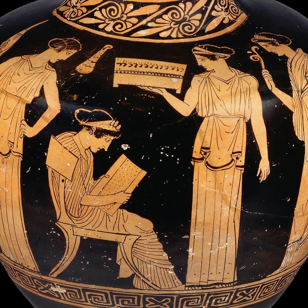 大英博物館のインスタグラム：「‘Some say an army of cavalry or of infantry or a fleet of ships is the most beautiful thing on the black earth. But I say it is whatever one loves.’  Sappho was a lyric poet who lived from around 630 to 570 BC, gave a voice to female desire at a time when women’s experiences and emotions were rarely recorded.  While there is limited information about Sappho's life, she was born on the Greek island of Lesbos, and by the 19th century the term "lesbian" – an inhabitant of Lesbos – was being used to signify a woman who loves other women.  This water-jar made around 450 BC is thought to depict Sappho, accompanied by three attendants.   Discover more LGBTQ+ histories in the collection with our Desire, Love, and Identity object trail. Objects range from the ancient world to the present day, and the trail includes some of the most famous objects in the Museum as well as some you might not have noticed before – link in bio.  🏛 Visit this object in in Room 69 of the Museum.  🔎 Red-figured hydria (water-jar), decorated with a woman reading and three attendants. Greece, around 450 BC.   #Sappho #Pride #PrideMonth #LGBTHistory」