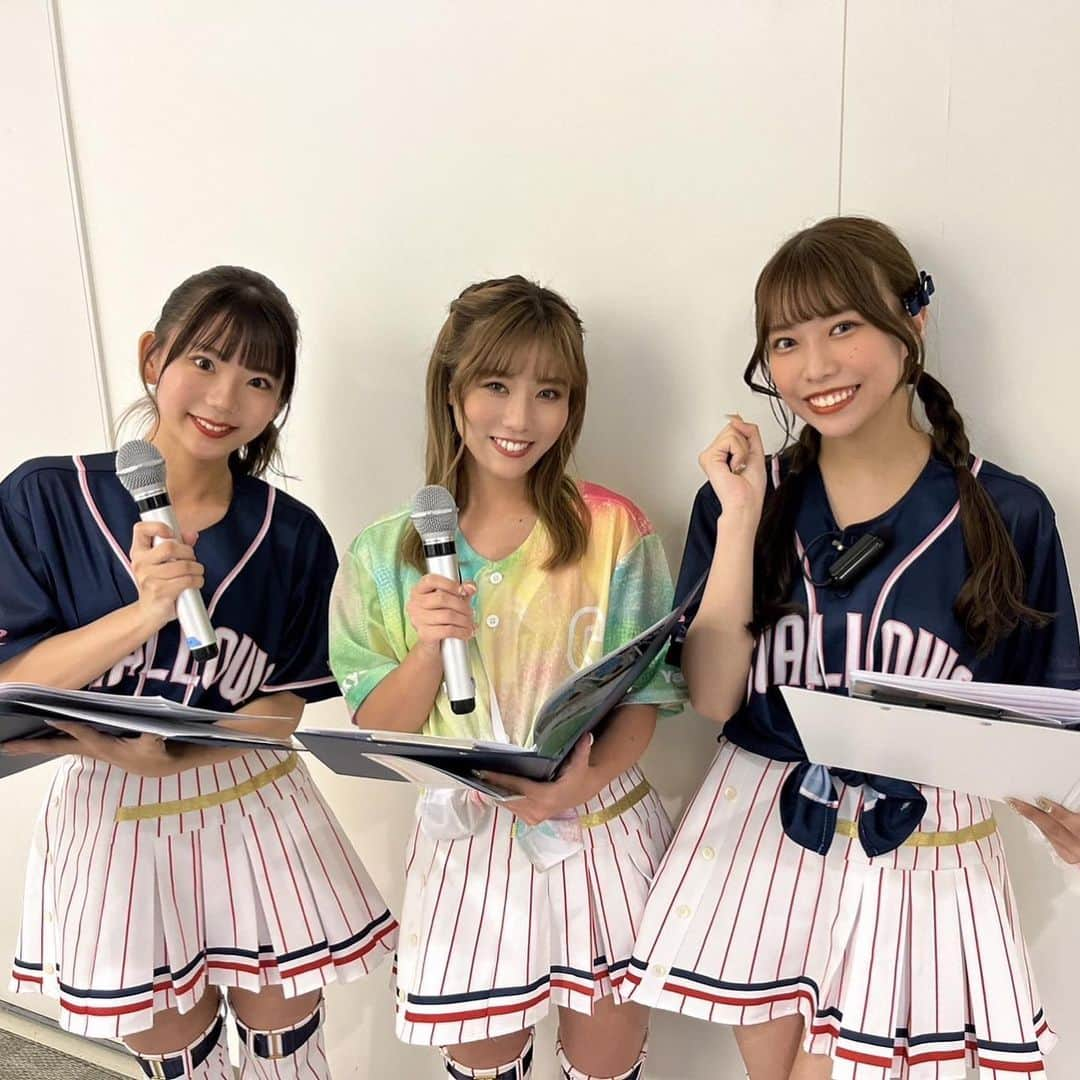 Passionさんのインスタグラム写真 - (PassionInstagram)「【Welcome Rookies !!】  皆さま、こんばんは！ #5RUNA です🩵🌙  🌟Welcome Rookies !! 🌟 supported byセントラルホールディングス  今回球団初の試みとなるこのイベント！ Passionからは #1MOMOKA #5RUNA #12MAYU が参加し、 イベントの進行を務めさせていただきました☺️💚  レディースデイに配布されました 「はじめての神宮観戦ガイド」🔰にそって スワローズってどんなチーム？ 神宮球場ってどんなところ〜🤔？ などスワローズファンになっていただいた方々に より楽しく面白く観戦できるよう たくさんご紹介させていただきました🙏🏻  選手応援歌レクチャーもさせていただき 声を出しての応燕！そして応燕バット、クラップ👏🏻 のリズムも一緒に練習しました！！  ご紹介していく中で 私もどんどんスワローズ愛🩷が溢れて 好きなことをたくさんの方と一緒に共有できる 幸せをとっても感じました🫶🏻 ありがとうございました！！  チームは3連勝！'' 逆襲の6月 '' も 熱く熱くスワローズを応燕しましょう🔥  #Swallows #YS  #TOKYO #東京 #ヤクルト #スワローズ #東京ヤクルトスワローズ #Passion2022 #パッション #プロ野球 #情熱  #さぁ行こうか #神宮球場  #SWALLOWSLADIESDAY2023 #WelcomeRookies #セントラルホールディングス」6月5日 20時01分 - ys_passion_official