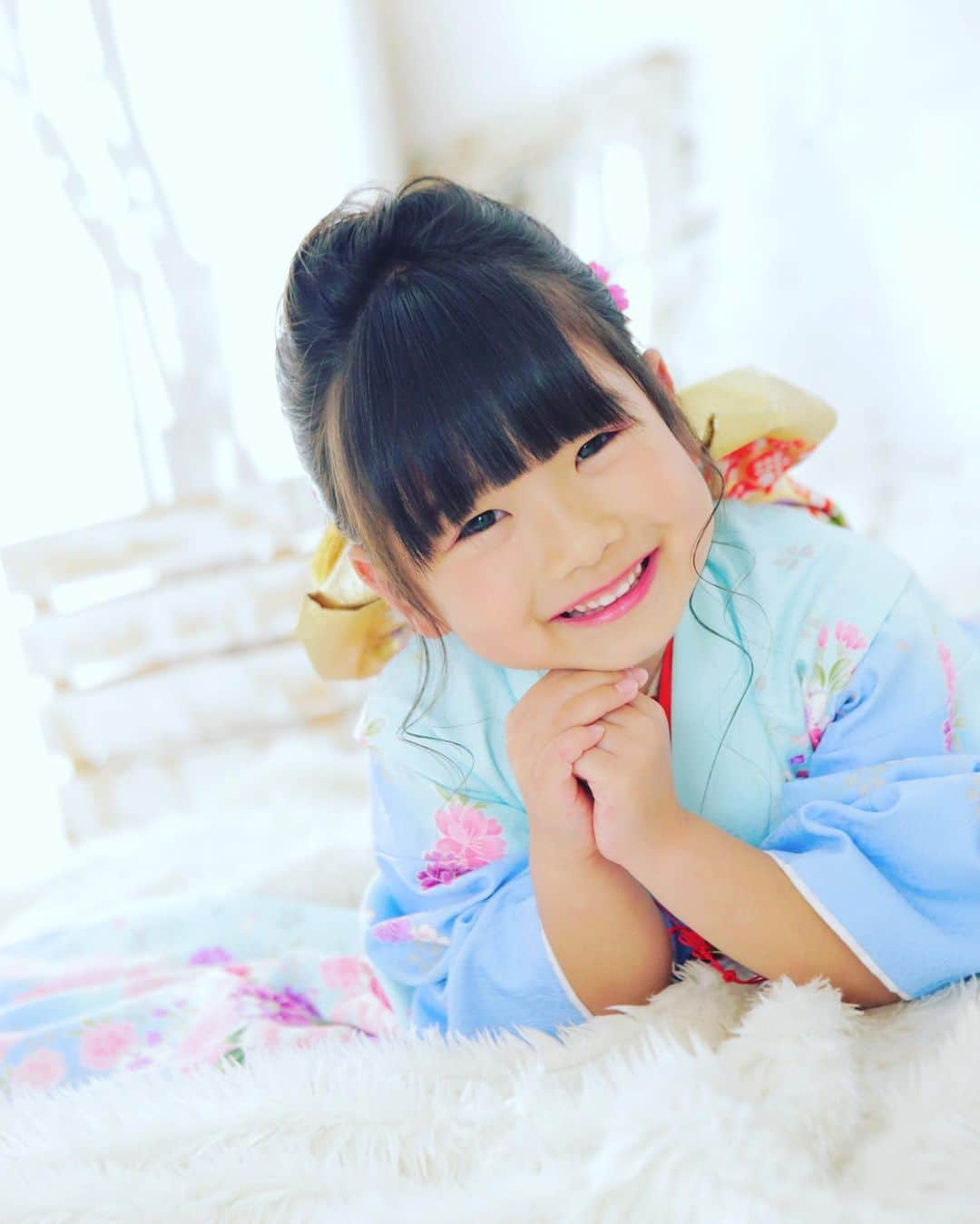 スタジオキャラット武蔵小杉東急スクエア店のインスタグラム：「HAPPY💕  photographer : NONAKA . .  #studiocaratt #スタジオキャラット #フォトスタジオ #スタジオ撮影 #スタジオ写真 #記念写真 #記念撮影 #キッズフォト #753撮影  #七五三 #七五三7歳 #七五三前撮り撮影 #着物撮影 #子供ヘアセット #スタジオかわいい #ママリ #コドモノ #写真は愛情のタイムカプセル #今しかない瞬間をカタチに #レンズ越しの私の世界 #東急スクエア武蔵小杉5F #武蔵小杉フォトスタジオ #武蔵小杉写真館」