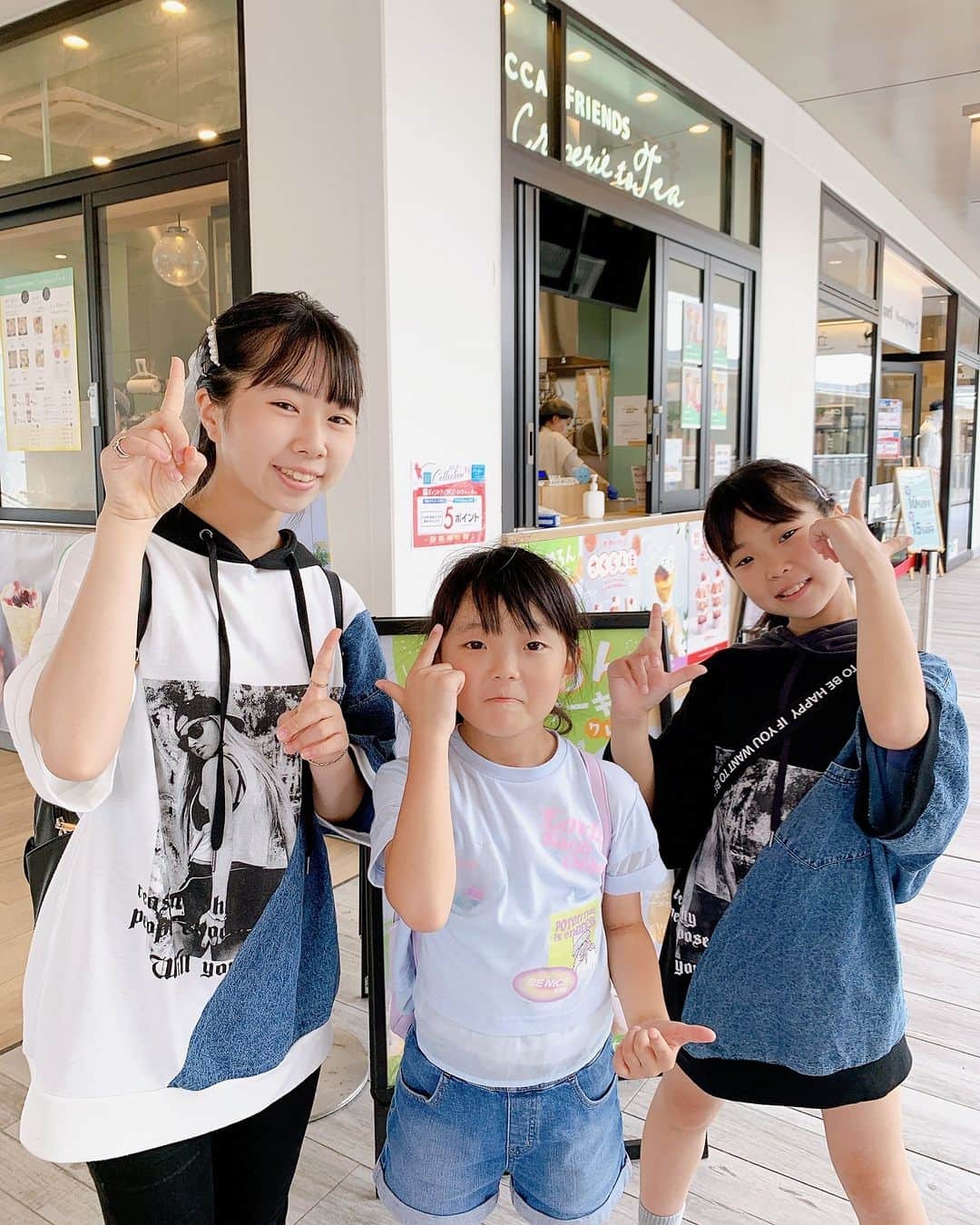 Saaaaayaさんのインスタグラム写真 - (SaaaaayaInstagram)「さくらんぼのクレープ食べてきた✨  今回食べたのは“ダブル”と“パンナコッタ”もちもちで紅茶の香りがして食べ応えがあってみんな大満足♪  今回行ったのは三井アウトレットパーク横浜ベイサイド Aブロック3階にある“ROCCA＆FRIENDS CREPERIE to TEA 横浜店”  #横浜クレープ #roccaandfriendscreperietotea #横浜カフェ #横浜スイーツ #横浜グルメ #横浜 #クレープ #PR #中学生 #中学生女子 #小学生 #小学生女子 #四姉弟 #三姉妹ぷらす長男  #youtube #youtuber #さあやちゃんねる #はれママキッズtv #はぴらき」6月6日 7時00分 - saaaaayachannel