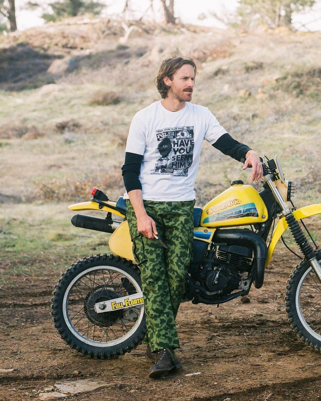 Poler Outdoor Stuffのインスタグラム：「Behold, the Chop Cargo Pant  A good pair of functional adventure pants transcends every season. Built with cargo capacity in mind, featuring voluminous pockets for stuff & a relaxed baggy fit  The best part? Both the waist & cuffs of the Chop Cargo have adjustable drawstrings built in  Available now in black & our signature furry camo print🏕  #campvibes」