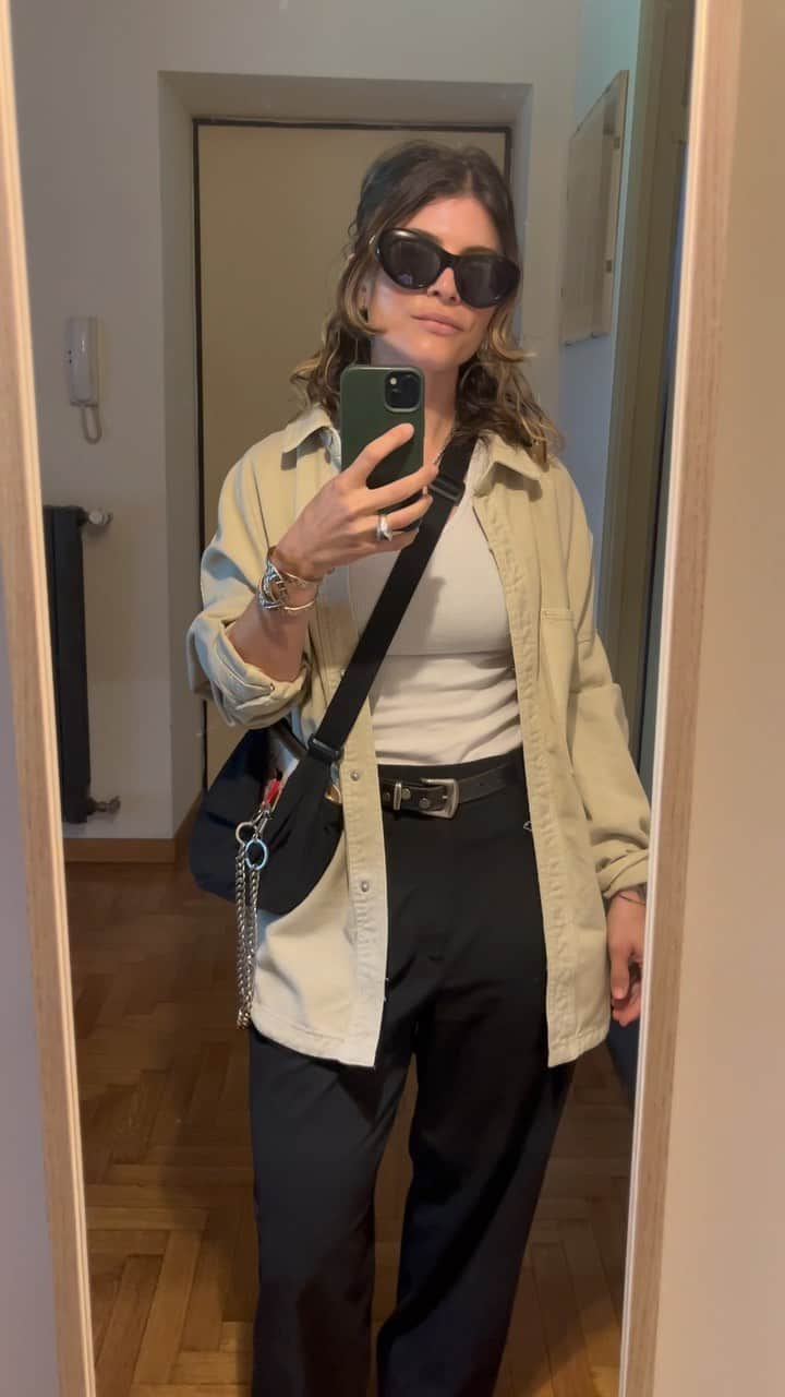 glorianotoのインスタグラム：「How to overpack yet wear the same outfit ( or a version of It ) for three weeks - 🇮🇹 edition」