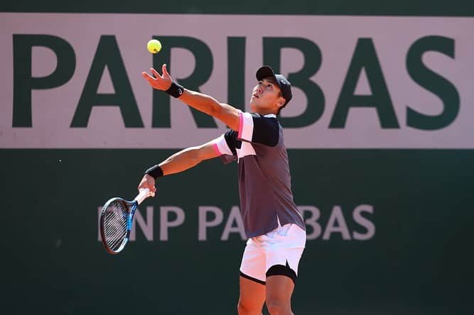 綿貫陽介のインスタグラム：「Roland Garros 2023 悔しい大会となってしまいましたがまた来年リベンジ出来るように頑張ります。  芝シーズンがスタートします！！ワクワクや！😋」