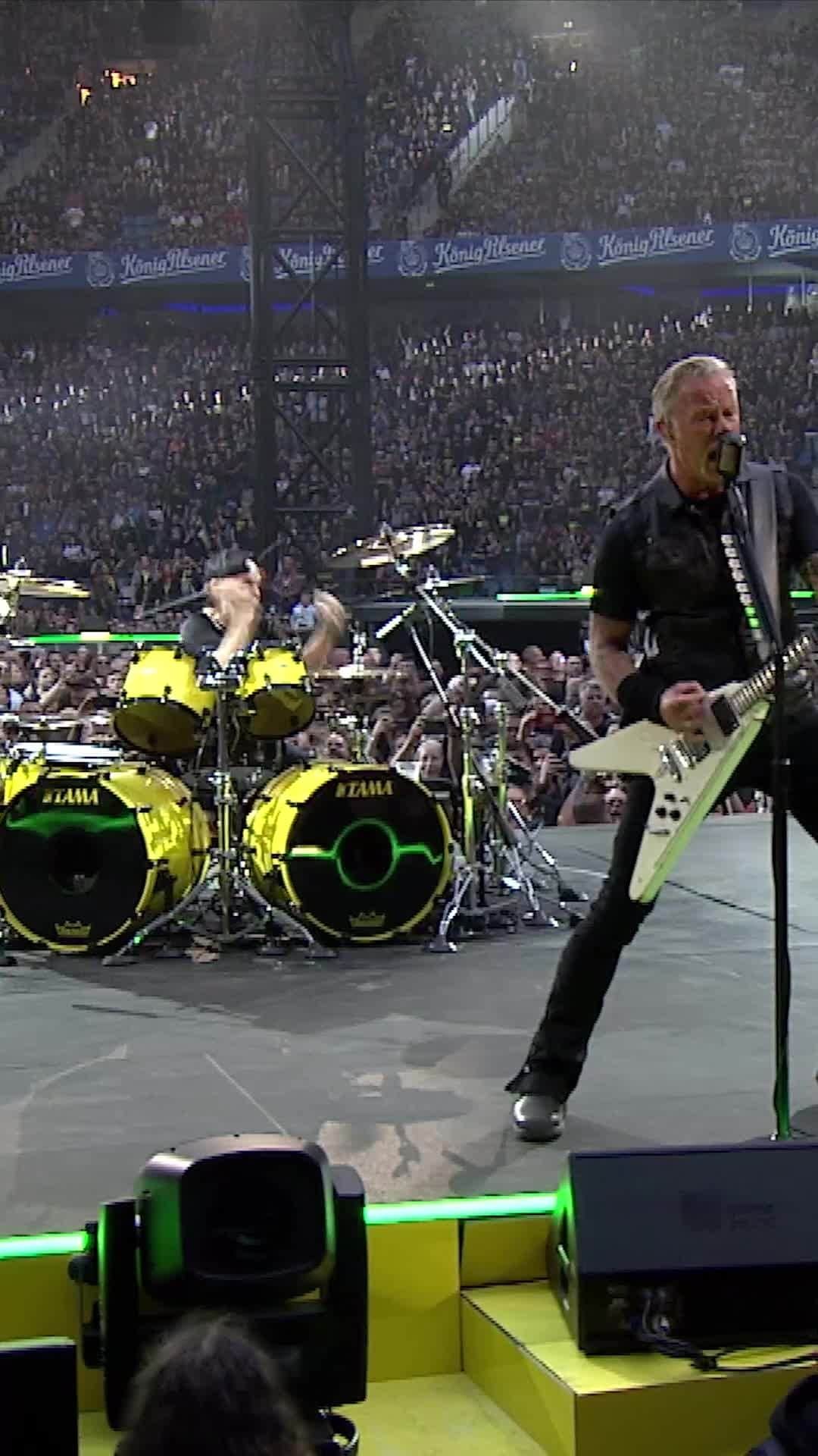 メタリカのインスタグラム：「“Too quick to criticize…” 🇩🇪 #M72Hamburg Night 2  Links to #M72 Tour Videos and Full Show Recordings in Bio.  #Metallica #M72 #MetOnTour」