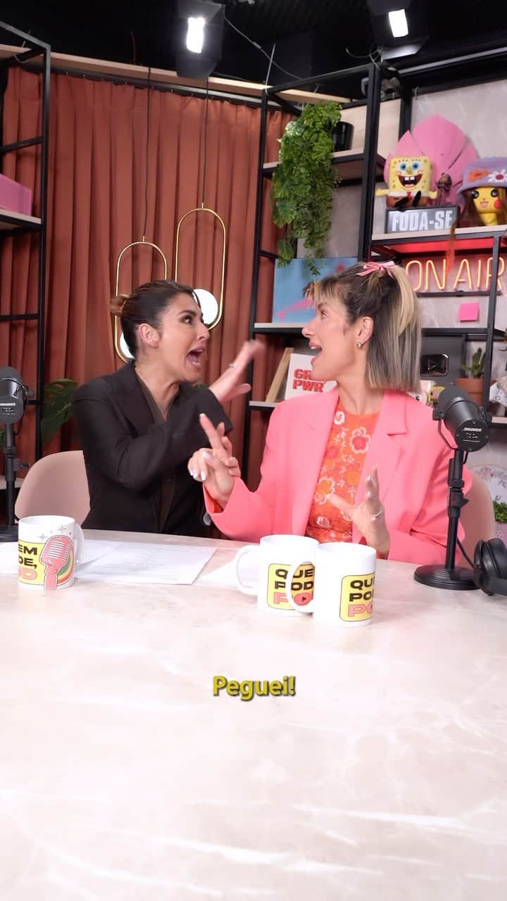 Giovanna Ewbankのインスタグラム：「A-MA-NHÃ TEM QUEM-PO-DE-POD NO-VO... Já adivinhou quem é nosso convidado? Comenta aí...VAI !!! 😅😂😮‍💨  #canalgioh #quempodepod #videocast #gioh #giohnoyoutube #fepa」