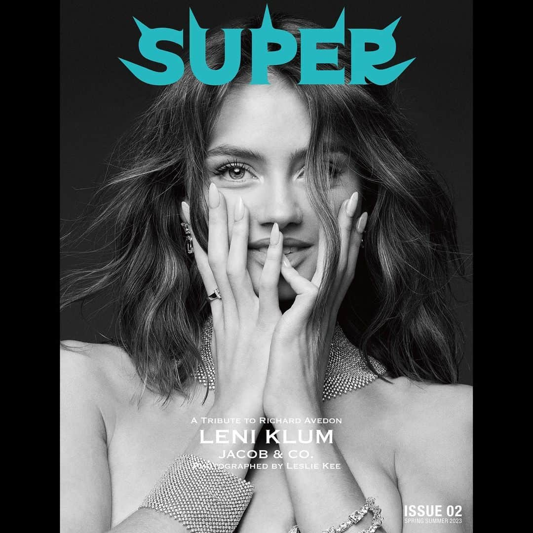 レスリー・キーさんのインスタグラム写真 - (レスリー・キーInstagram)「Super Magazine @supermagazinenyc  ★ 2023SS issue 02★  「A Tribute to Richard Avedon」 Celebrating on 15 May 2023, the 100th Birthday of legendary photographer Richard Avedon !  @avedonfoundation #richardavedon #avedon100 #superavedon #supermagazinenyc #lesliekee   LENI KLUM @leniklum   Photographed by @lesliekeesuper  Styling by @starburleigh  Hair by @riawna  Makeup by @ash_kholm  Manicure by @ashleythejohnson  Movie Filmed & Edited by @johnpatrickmedia  Photo assistant @edwardkwendt  Styling Assistant @_anthonyjason_ @amana_re @auva_ahmadi @lilitshahinyann  Photo Retouching by Fight Club Location :  @dfla_studio @evanduning  Special thanks @milanwrld @caafashion @creativeartistsagency @dmanagementgroup @gntm__2023  Jewelry @jacobandco   @x8_gallery @asahi_fashion #germanynexttopmodel #gntm #heidiklum #leniklum」6月6日 6時02分 - lesliekeesuper