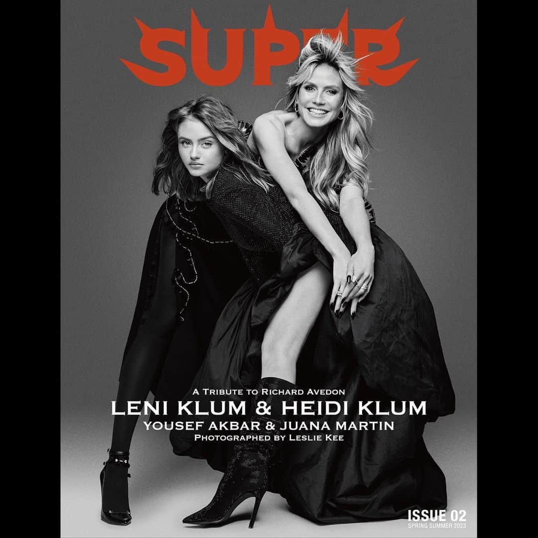 レスリー・キーのインスタグラム：「Super Magazine @supermagazinenyc  ★ 2023SS issue 02★  「A Tribute to Richard Avedon」 Celebrating on 15 May 2023, the 100th Birthday of legendary photographer Richard Avedon !  @avedonfoundation #richardavedon #avedon100 #superavedon #supermagazinenyc #lesliekee   HEIDI KLUM @heidiklum  LENI KLUM @leniklum   Photographed by @lesliekeesuper  Styling by @starburleigh  Hair by @riawna  Makeup by @ash_kholm  Manicure by @ashleythejohnson  Movie Filmed & Edited by @johnpatrickmedia  Photo assistant @edwardkwendt  Styling Assistant @_anthonyjason_ @amana_re @auva_ahmadi @lilitshahinyann  Photo Retouching by Fight Club Location :  @dfla_studio @evanduning  Special thanks @milanwrld @caafashion @creativeartistsagency @dmanagementgroup @gntm__2023  Wardrobes @juanamartinoficial @yousefakbarofficial   @x8_gallery @asahi_fashion #germanynexttopmodel #gntm #heidiklum #leniklum」