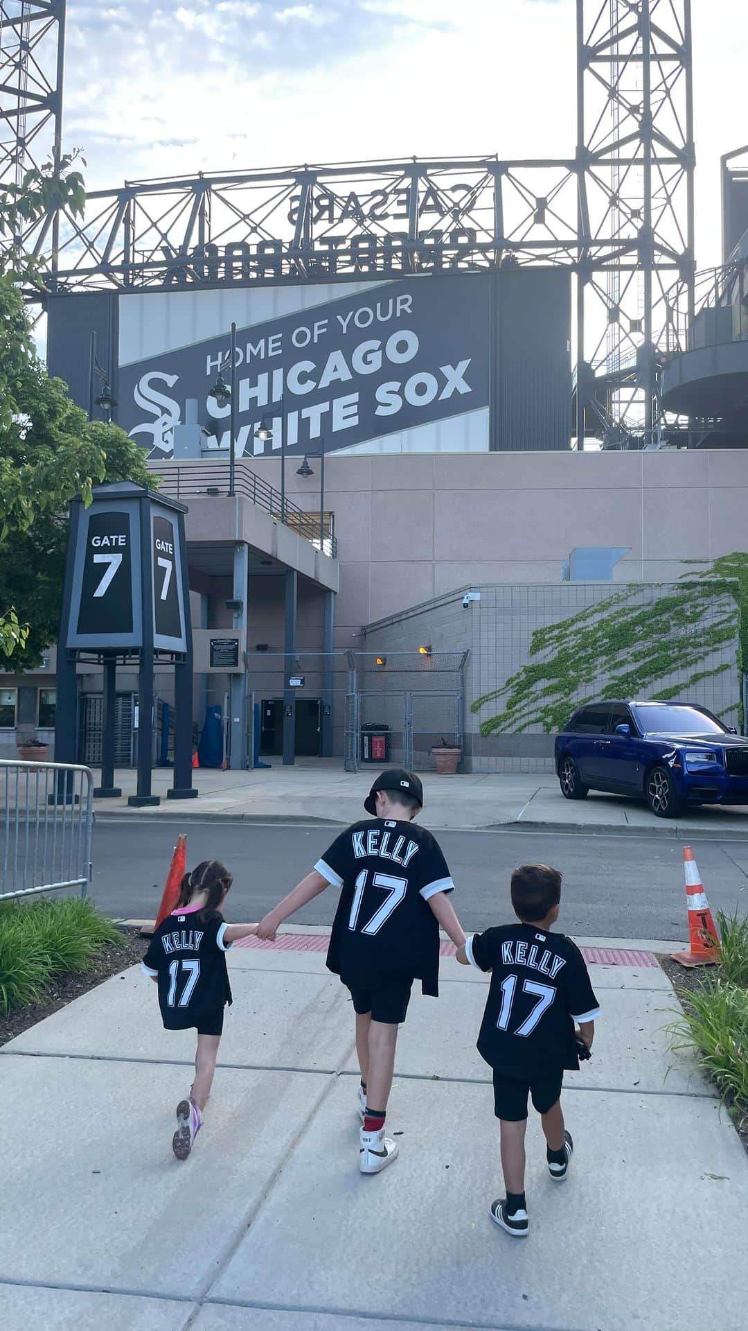 のインスタグラム：「Home is whenever I’m with you 🖤⚾️🤍」