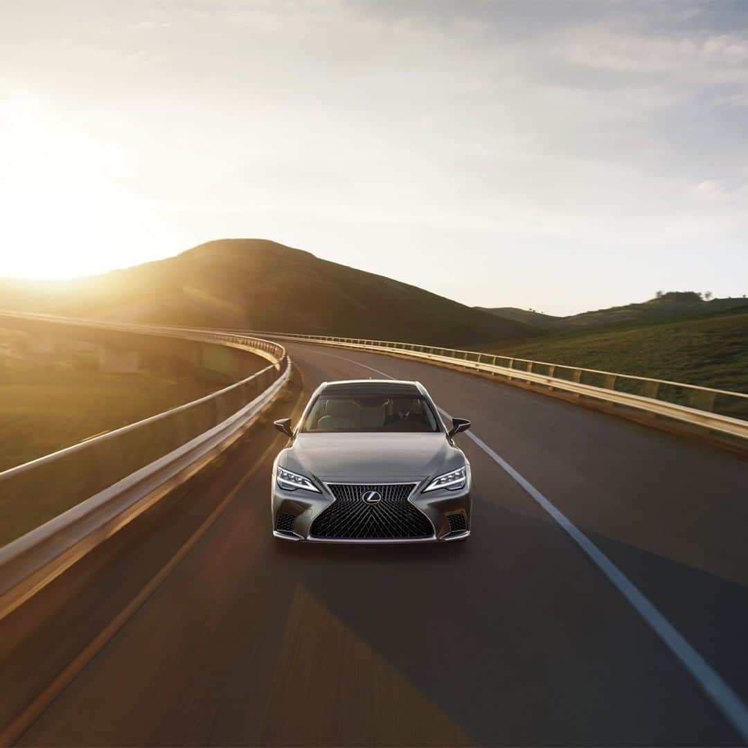 Lexus USAのインスタグラム：「A vehicle designed for you. #LexusLS」
