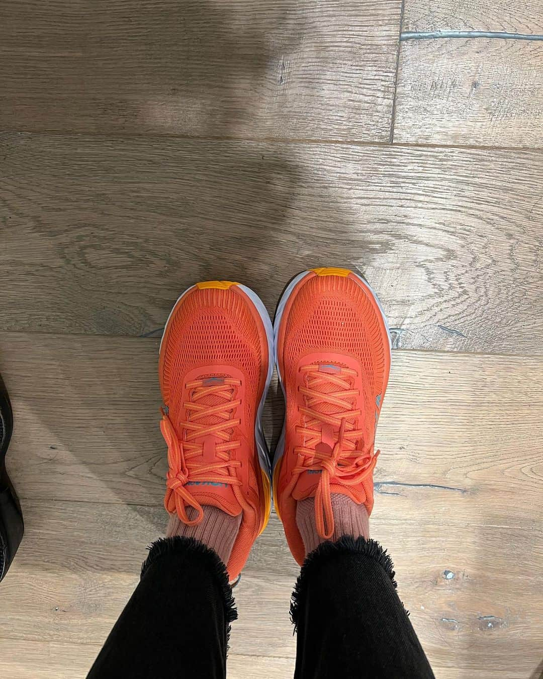 ジェニファー・コナーさんのインスタグラム写真 - (ジェニファー・コナーInstagram)「Considering bangs and bought Hokas. I need this strike to end!」6月6日 6時27分 - jennikonner