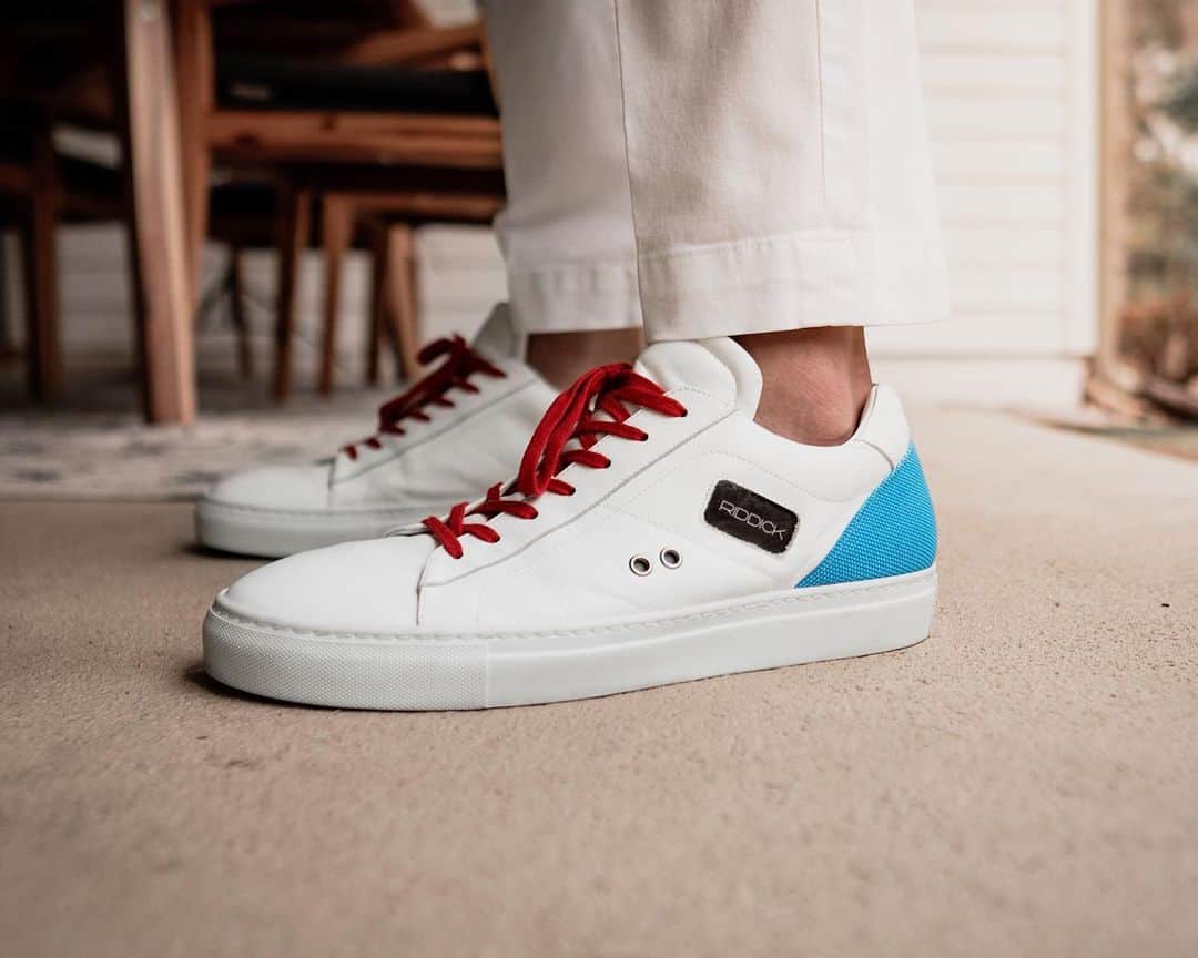 のインスタグラム：「The Father’s Day Giveaway is officially CLOSED! 🥳  What a massive turnout! Giveaway announcement details below. ___________  Thank you to everyone who entered this very special giveaway! Now hit that event reminder because tonight at 8pm EST, we will announce the 6 lucky winners of our soft white Italian leather sneakers from the Lochte x Riddick Collection 🇺🇸  Want $110+ in savings? Shop the BOGO sale currently live on our signature Lochte collection. Plus you can score an additional $50 in savings just for signing up to our newsletter! DM us your email and we’ll get you started. ___________   #Riddickshoes - US designs handcrafted in Italy.  Check out our Shop for the full collection. 👉 www.riddickshoes.com」