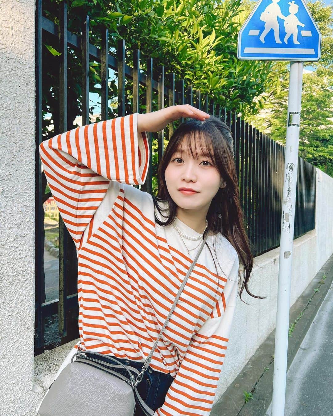 弘松菜摘のインスタグラム：「. . 妹にもらったカバン発下ろし👜💖  最近の悩みは夜起きてられないことです 解決策求む  #一生眠い」