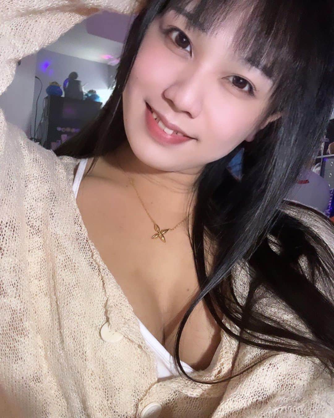 奇跡のインスタグラム：「キャミソールの季節🎐  ＊＊＊＊＊＊＊＊＊＊＊＊  YouTubeの動画にも 出しとったんやけど このキャミソールと 上着が部屋着にちょうど良い…✨  マジで優秀やし 良かったら皆も SHEINで部屋着探ししてみて💕  ウチのクーポンコードで ばり安く買い物できるけん 良かったら使って🔥  【sashimi】  商品 カーディガン 14445845 https://shein.top/8kzssih  ＊＊＊＊＊＊＊＊＊＊  #声優 #声優さん好きな人と繋がりたい #声真似 #voice #SHEINforAll #shein_japan #voiceactor #voice #anime #animation #アニメ  #photo #japanese #japan #instagood #instagram #instapic #happy #goodday #beauty #beautiful #youtube #tiktok #twitter #influencer #love #smile #cute #philippines #ad」