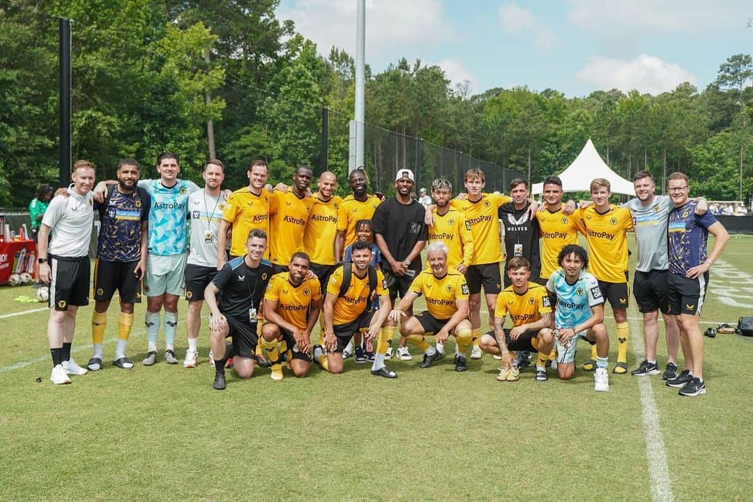アドレーヌ・グェディウラのインスタグラム：「Honored to be able to wear the @wolves shirt again 🐺🧡🖤 Incredible experience to play this first @tst tournament  Didn’t go how we wanted but we go again next year  Thanks to @physiophilhayward and the all wolves team for the organisation   @onfiresports @tst7v7 @wolves @cp3」