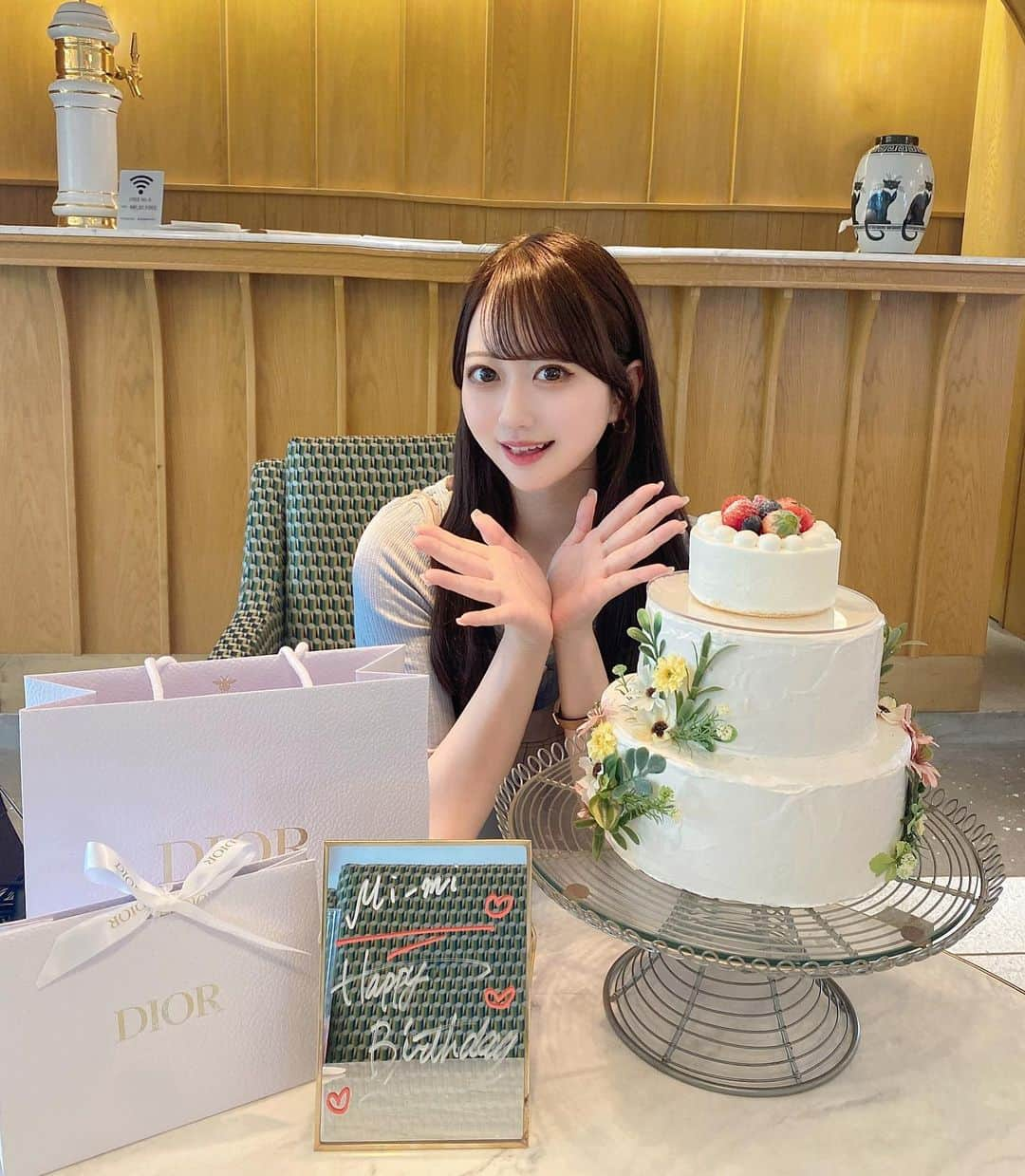 MI-MIさんのインスタグラム写真 - (MI-MIInstagram)「今年もゆきのがお祝いしてくれた🎂  いつも仲良くしてくれてありがとう//♡  #therose #代官山ランチ #渋谷ランチ #恵比寿ランチ #バースデープレート #バースデーサプライズ #誕生日プレート #誕生日サプライズ #誕生日ランチ #birthdaycake #birthdaygirl」6月5日 22時03分 - mii__mi.chan