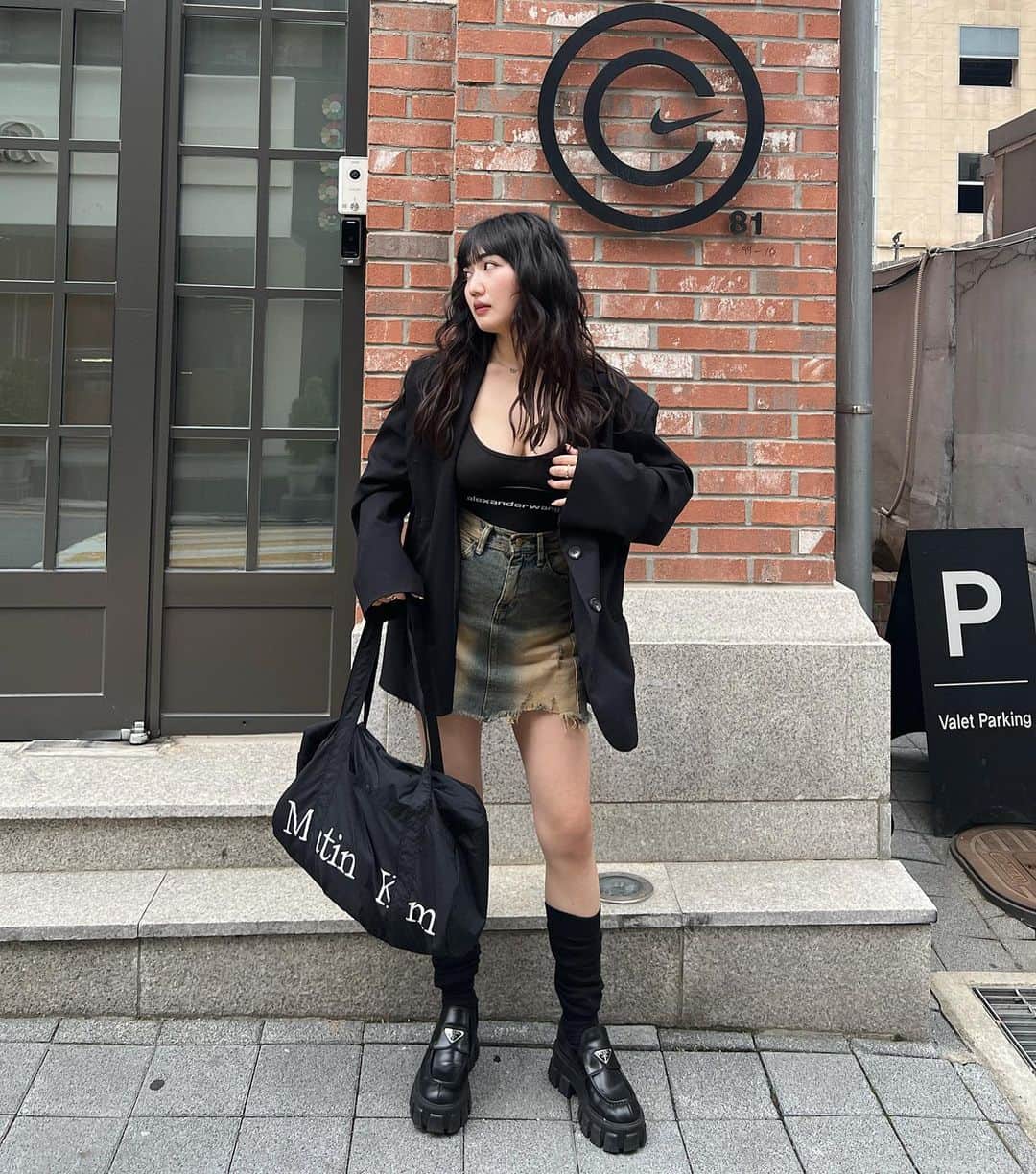 河崎みーなのインスタグラム：「江南にあったNIKEが可愛すぎた✔️🇰🇷  . . . .」